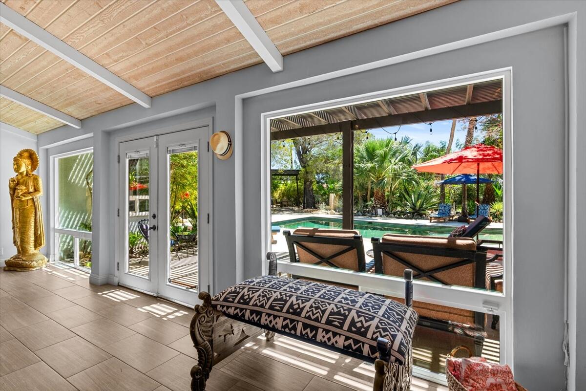 153 W Santa Catalina RD