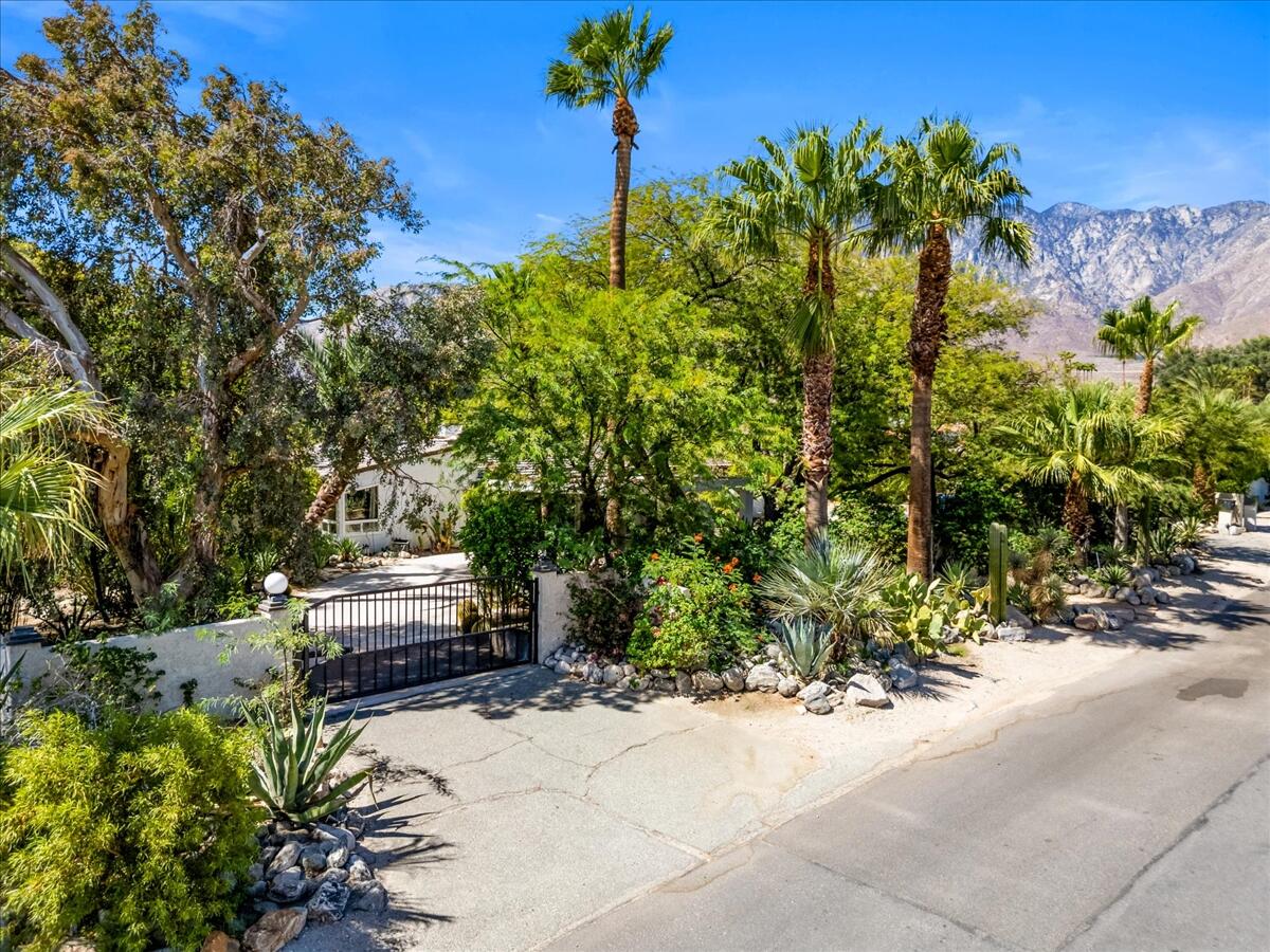 153 W Santa Catalina RD