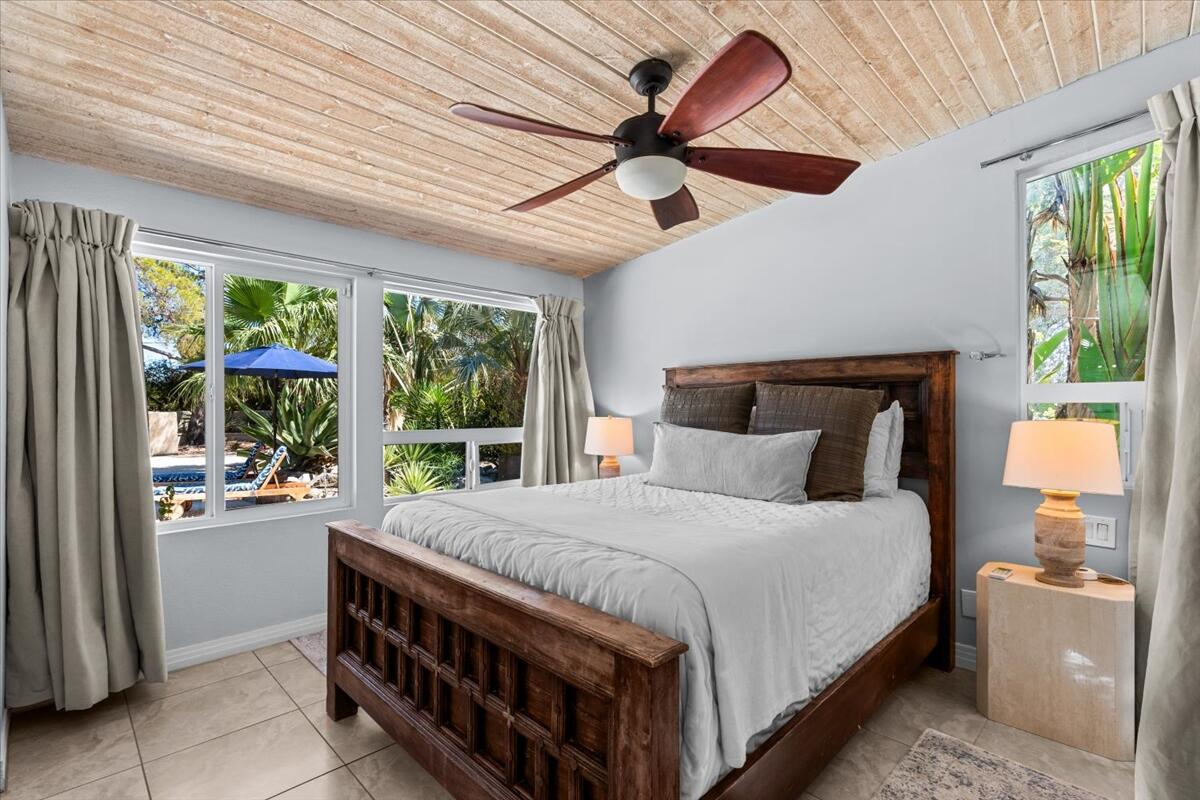 153 W Santa Catalina RD