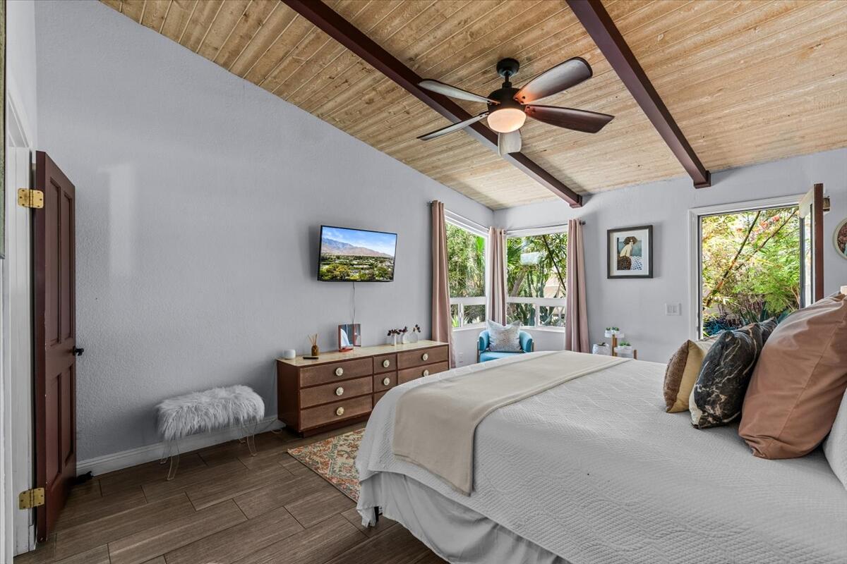 153 W Santa Catalina RD