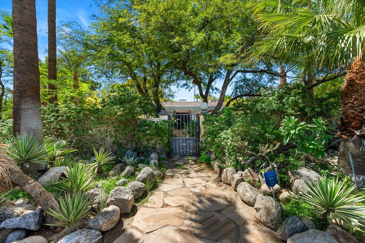 153 W Santa Catalina RD