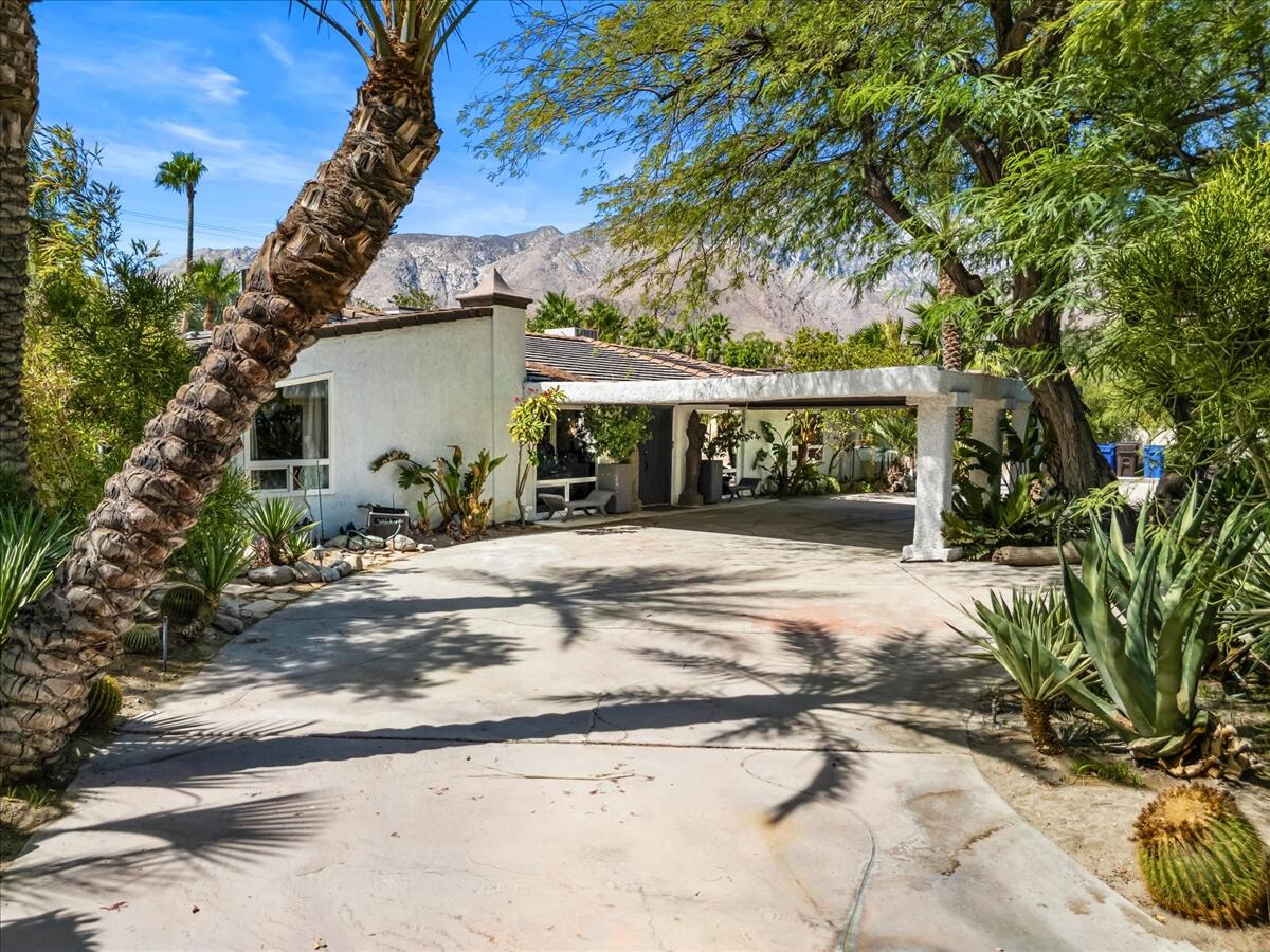 153 W Santa Catalina RD