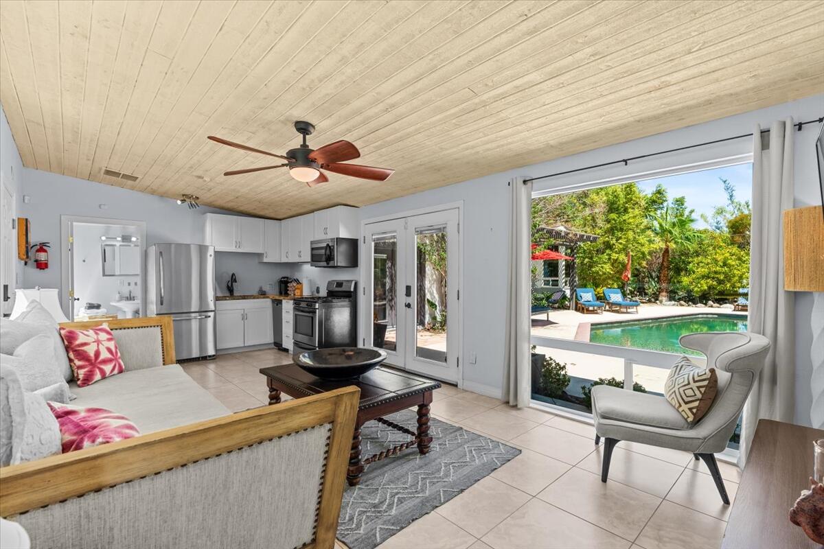 153 W Santa Catalina RD