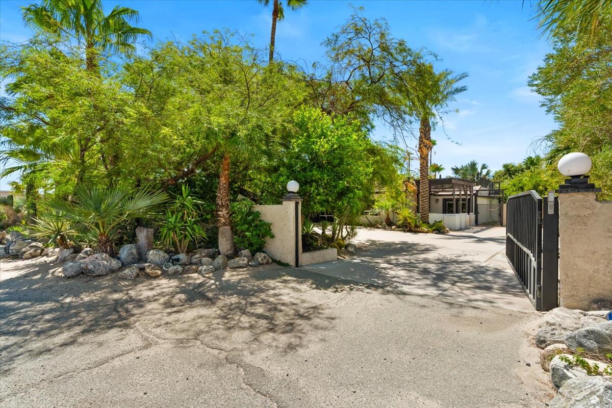 153 W Santa Catalina RD