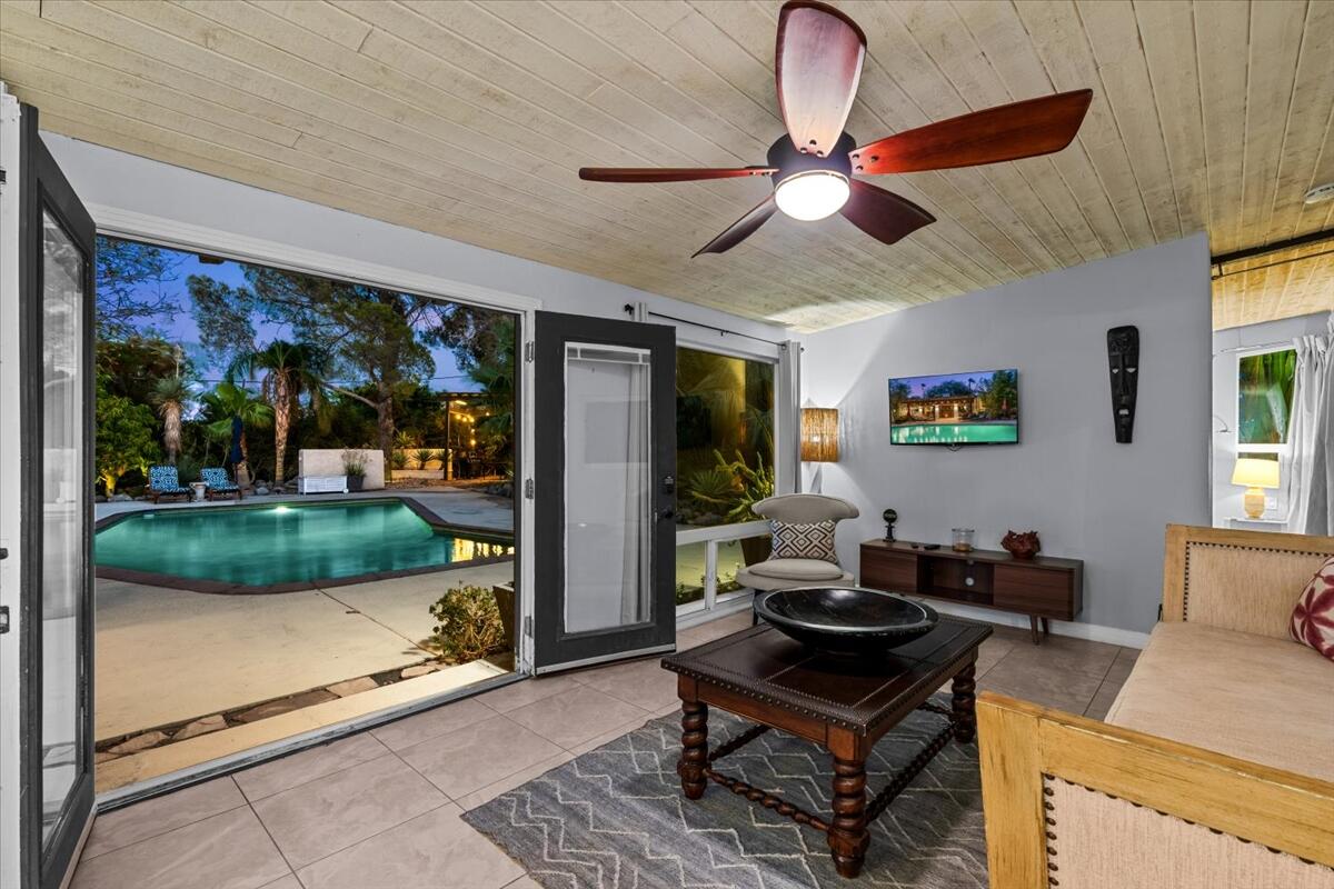 153 W Santa Catalina RD