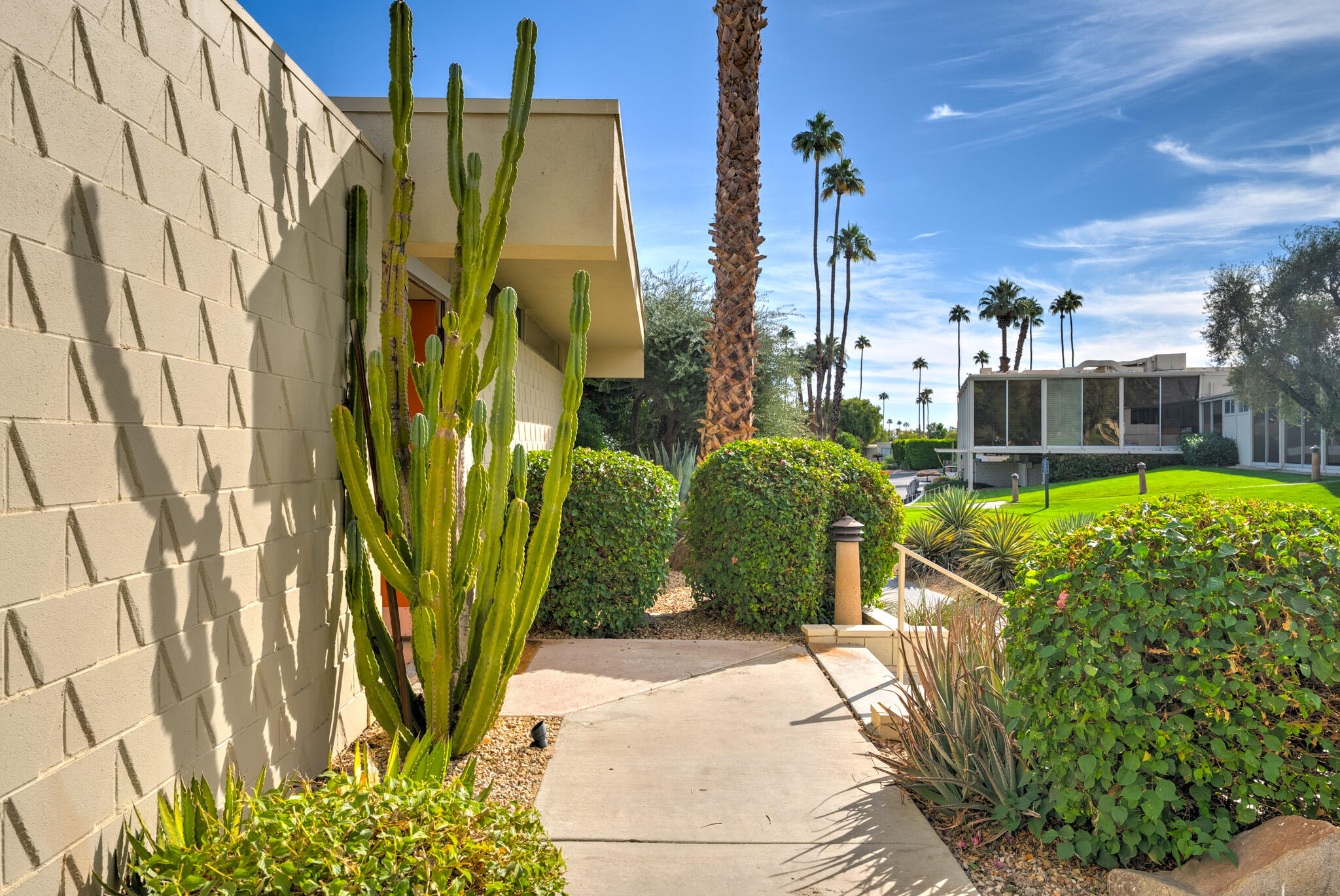 75 Westlake CIR