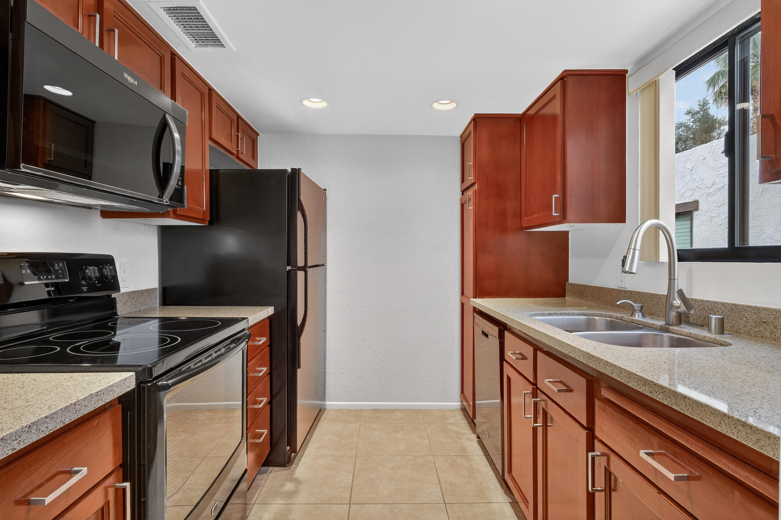 1050 E Ramon RD Unit: 127