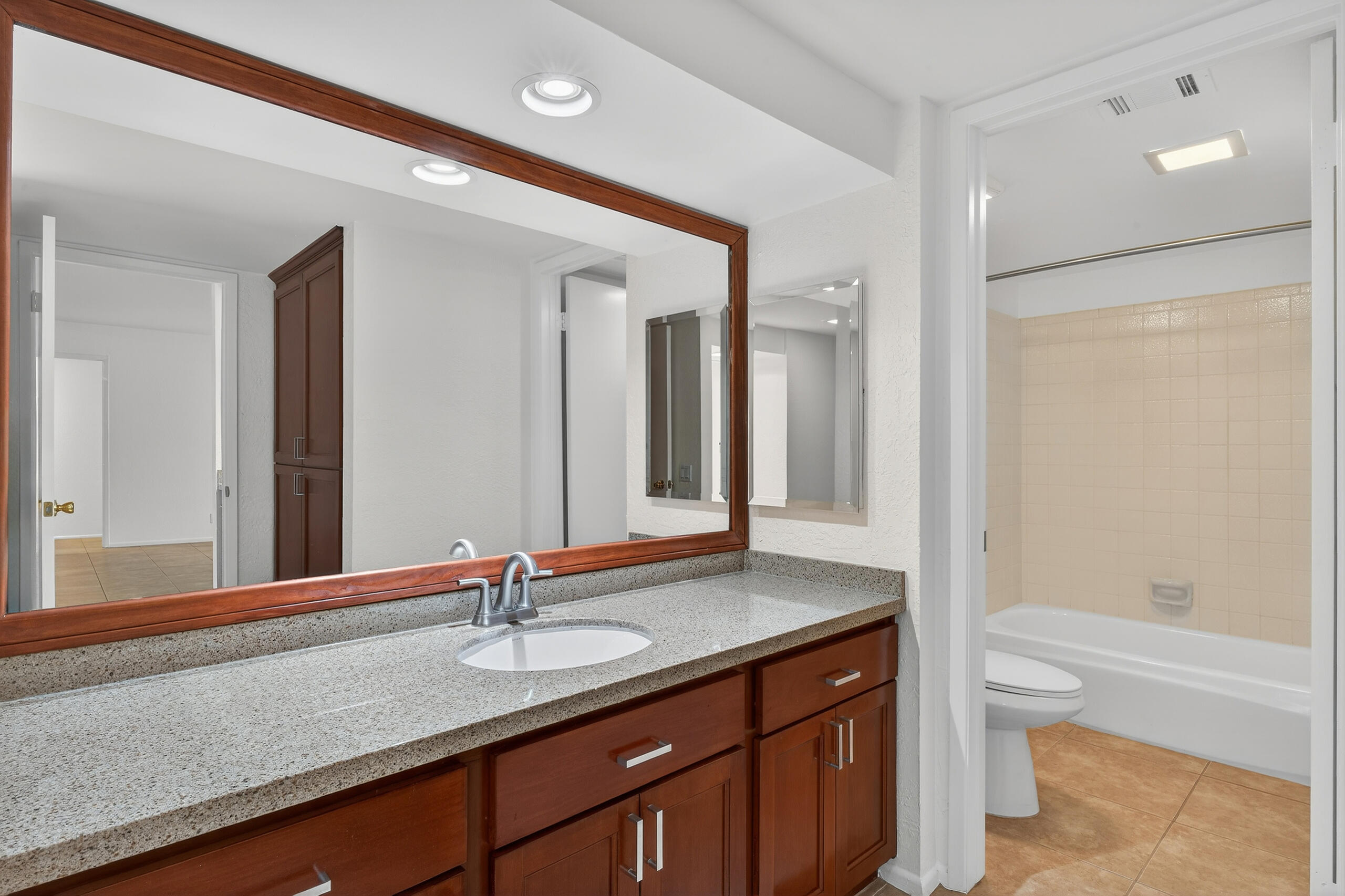 1050 E Ramon RD Unit: 127