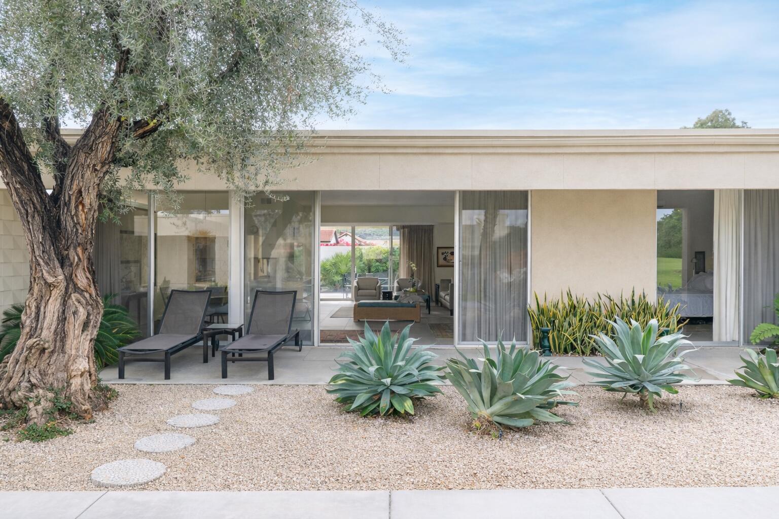 100 Desert Lakes DR