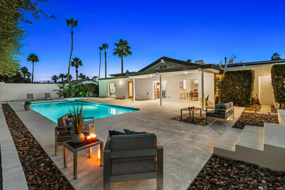 1022 E El Escudero ST