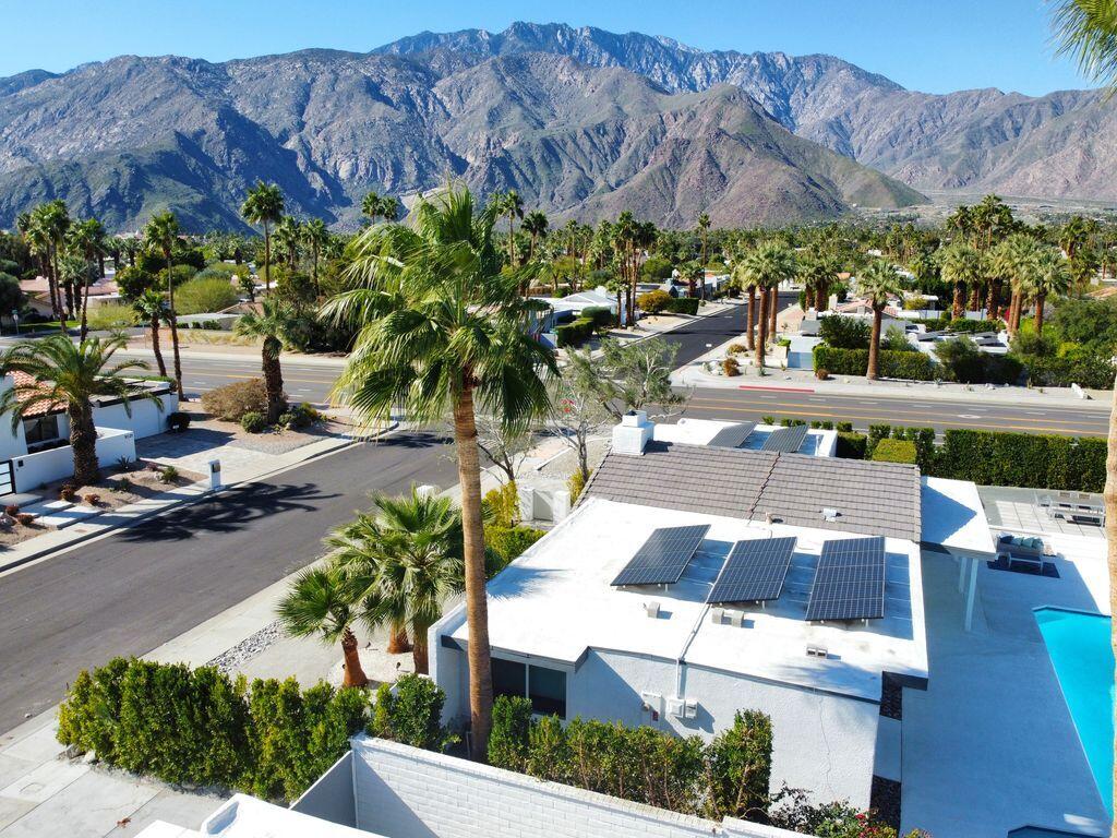 1022 E El Escudero ST