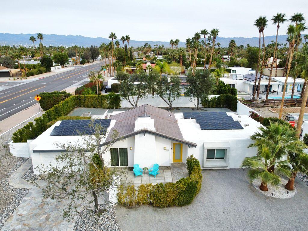 1022 E El Escudero ST