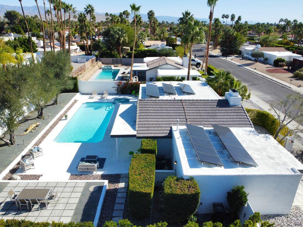 1022 E El Escudero ST