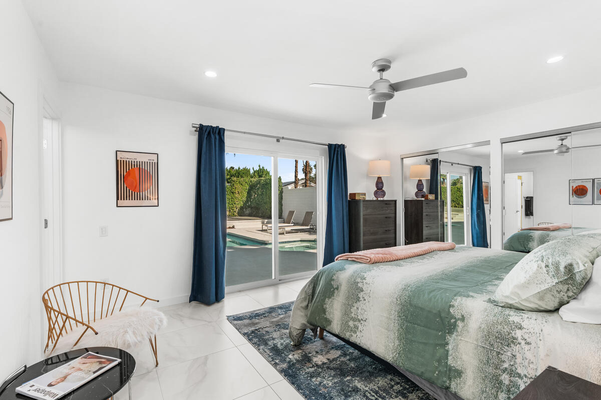 1022 E El Escudero ST