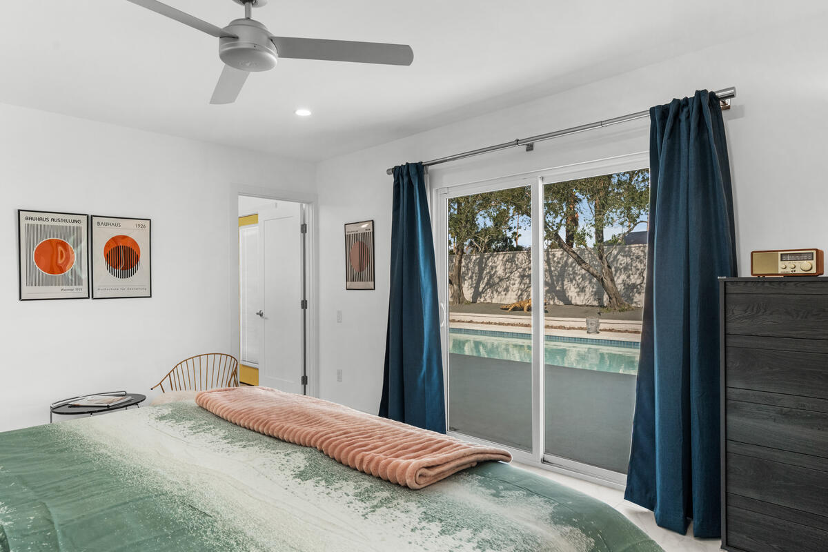 1022 E El Escudero ST