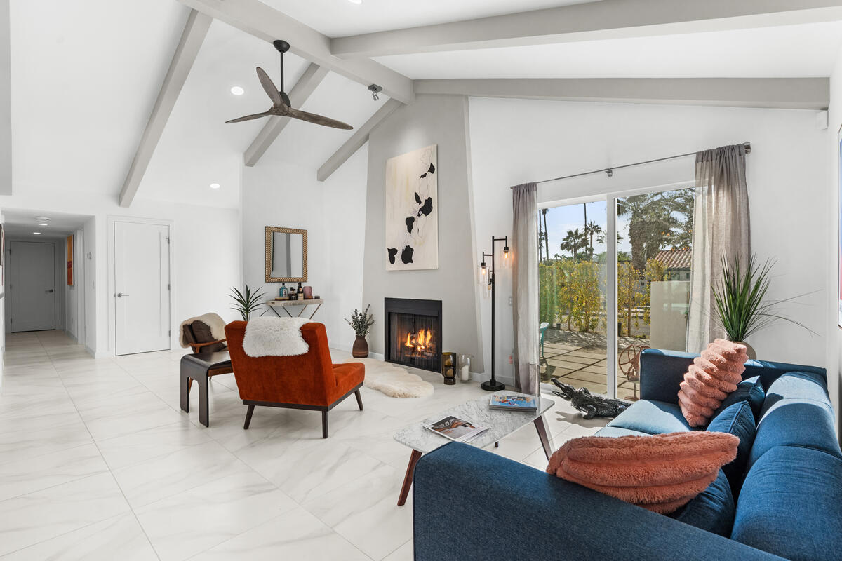 1022 E El Escudero ST