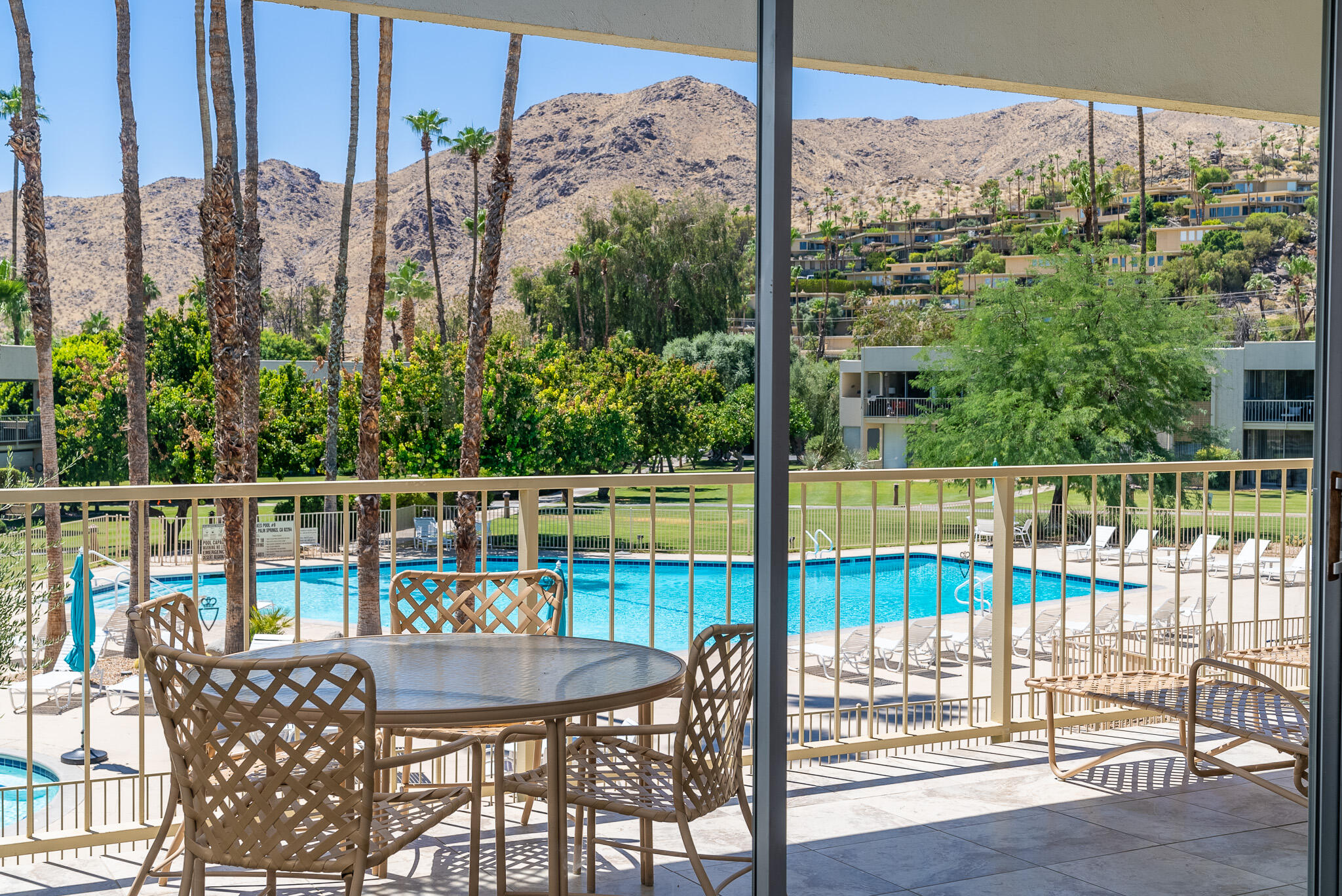 483 Desert Lakes DR