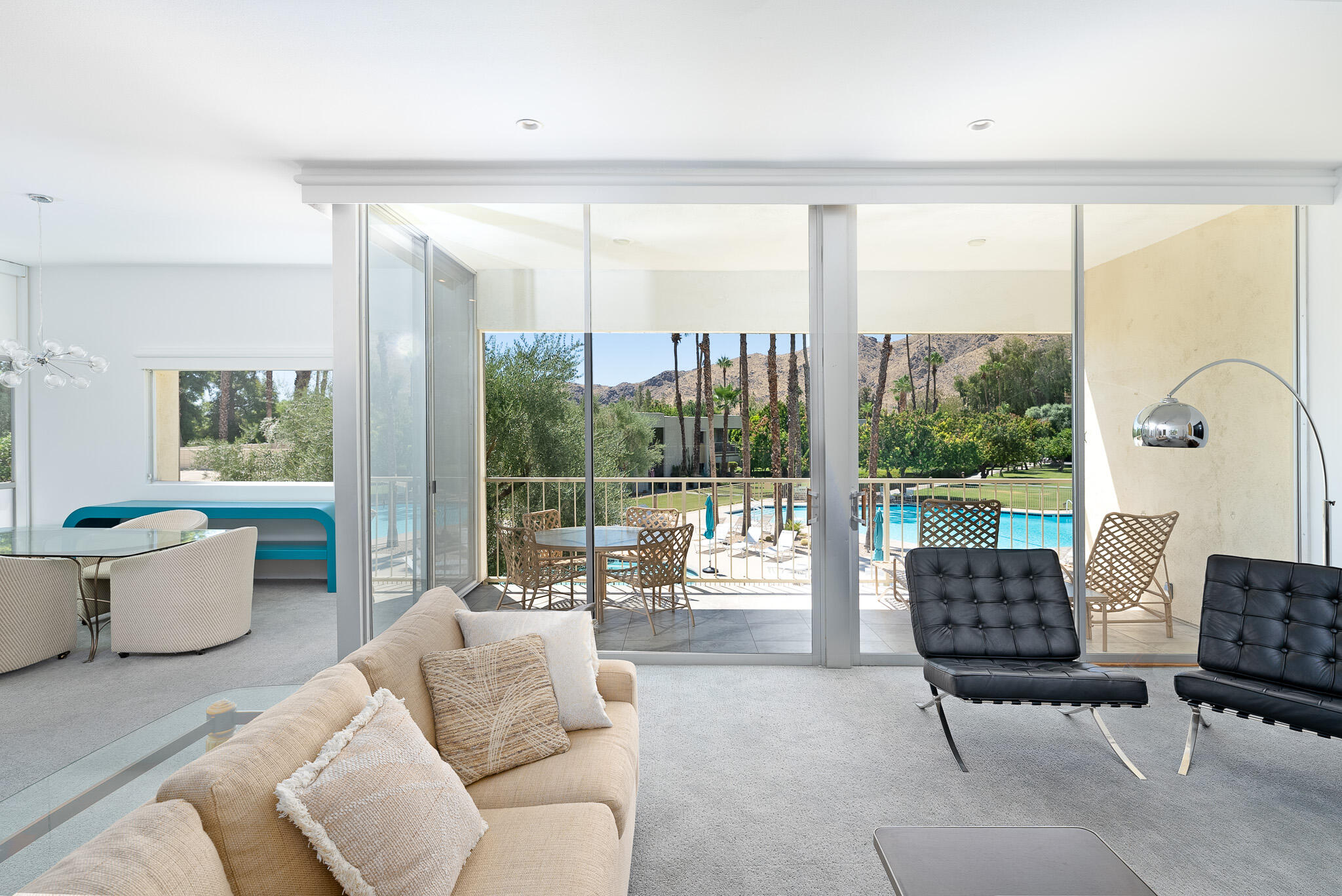 483 Desert Lakes DR