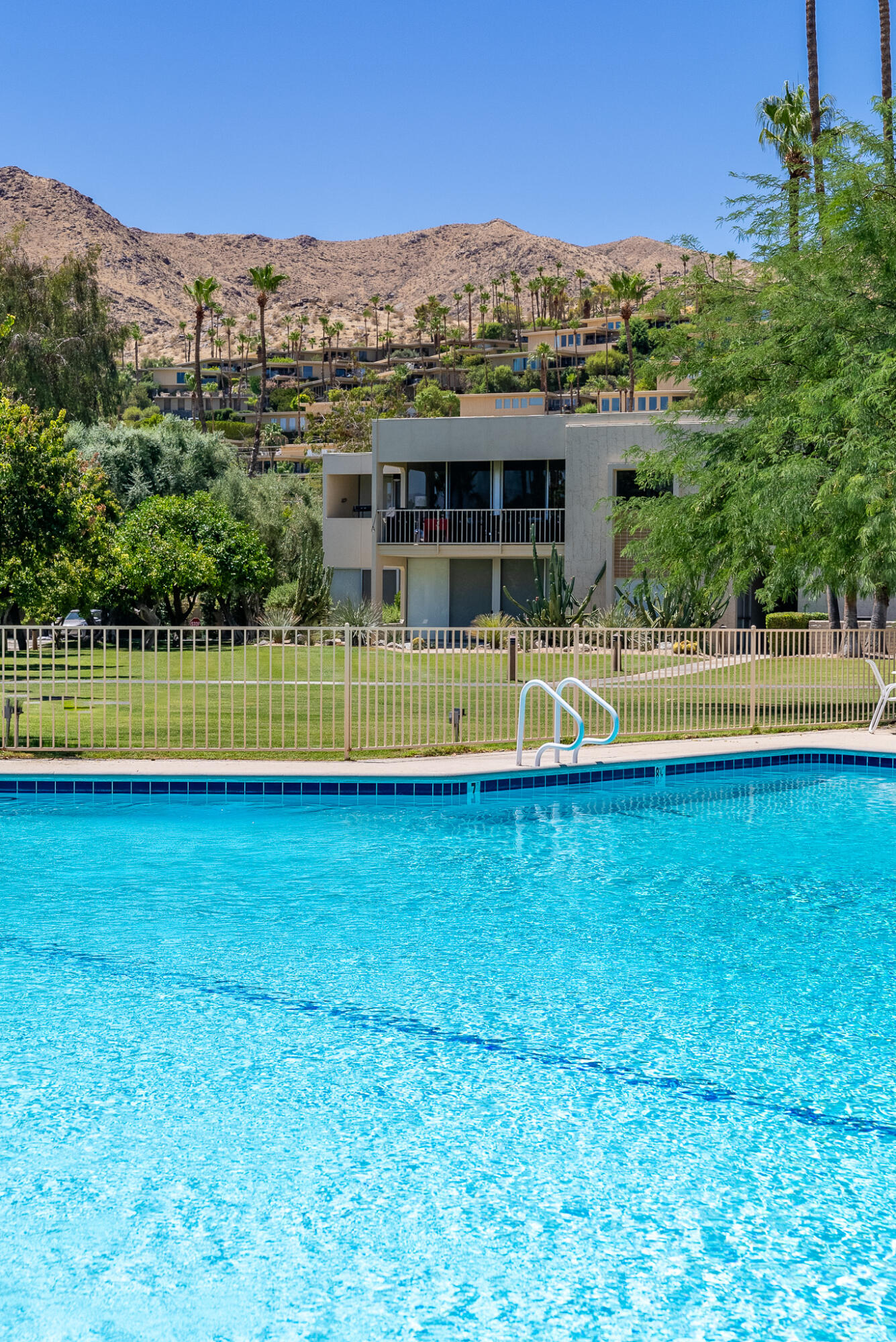 483 Desert Lakes DR