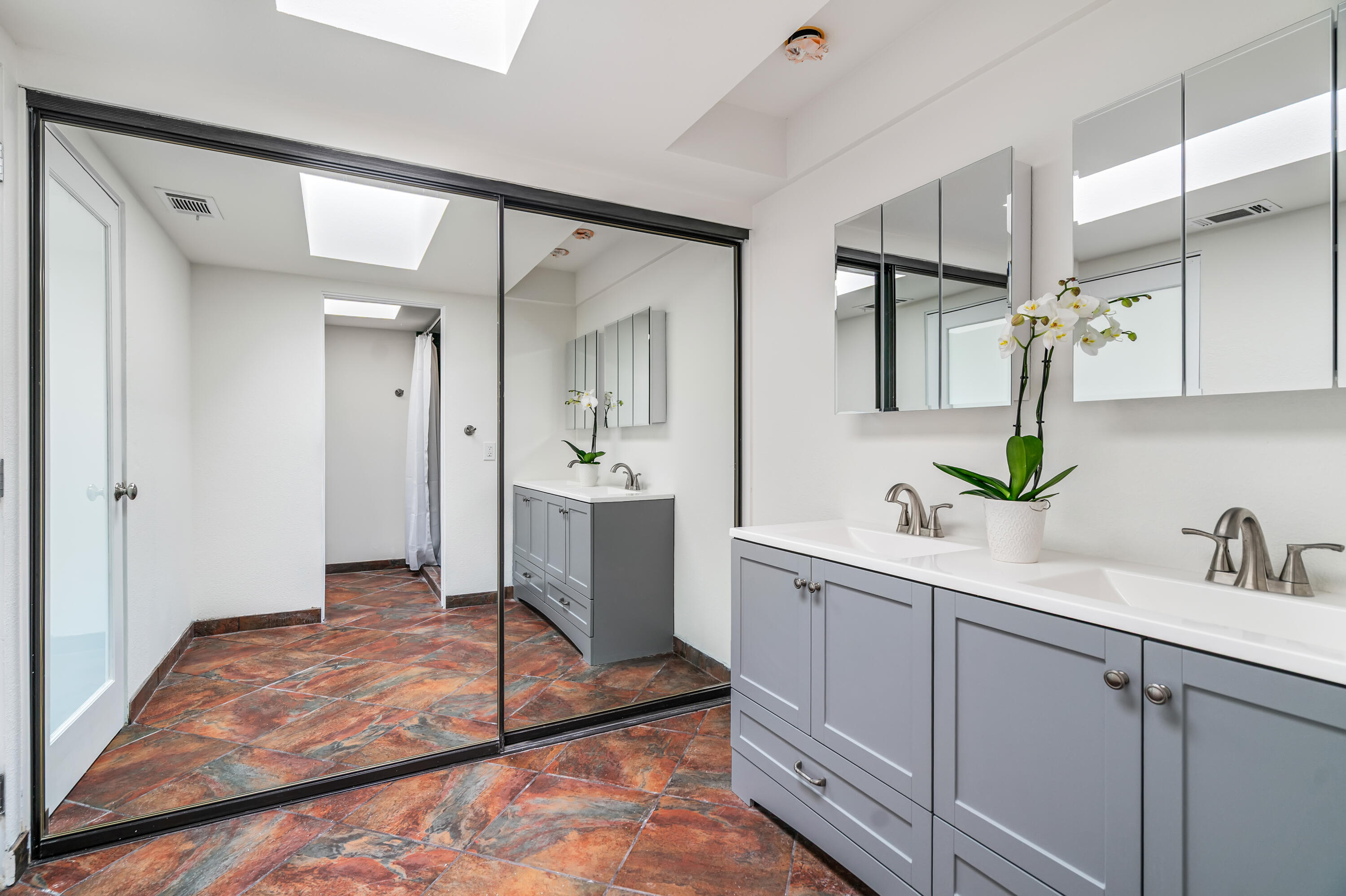 2501 N Indian Canyon DR Unit: 631