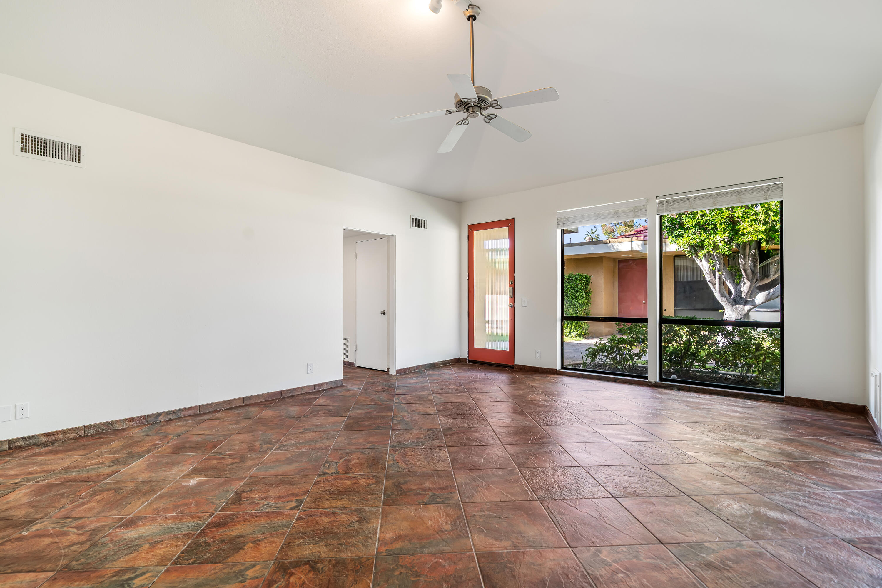 2501 N Indian Canyon DR Unit: 631