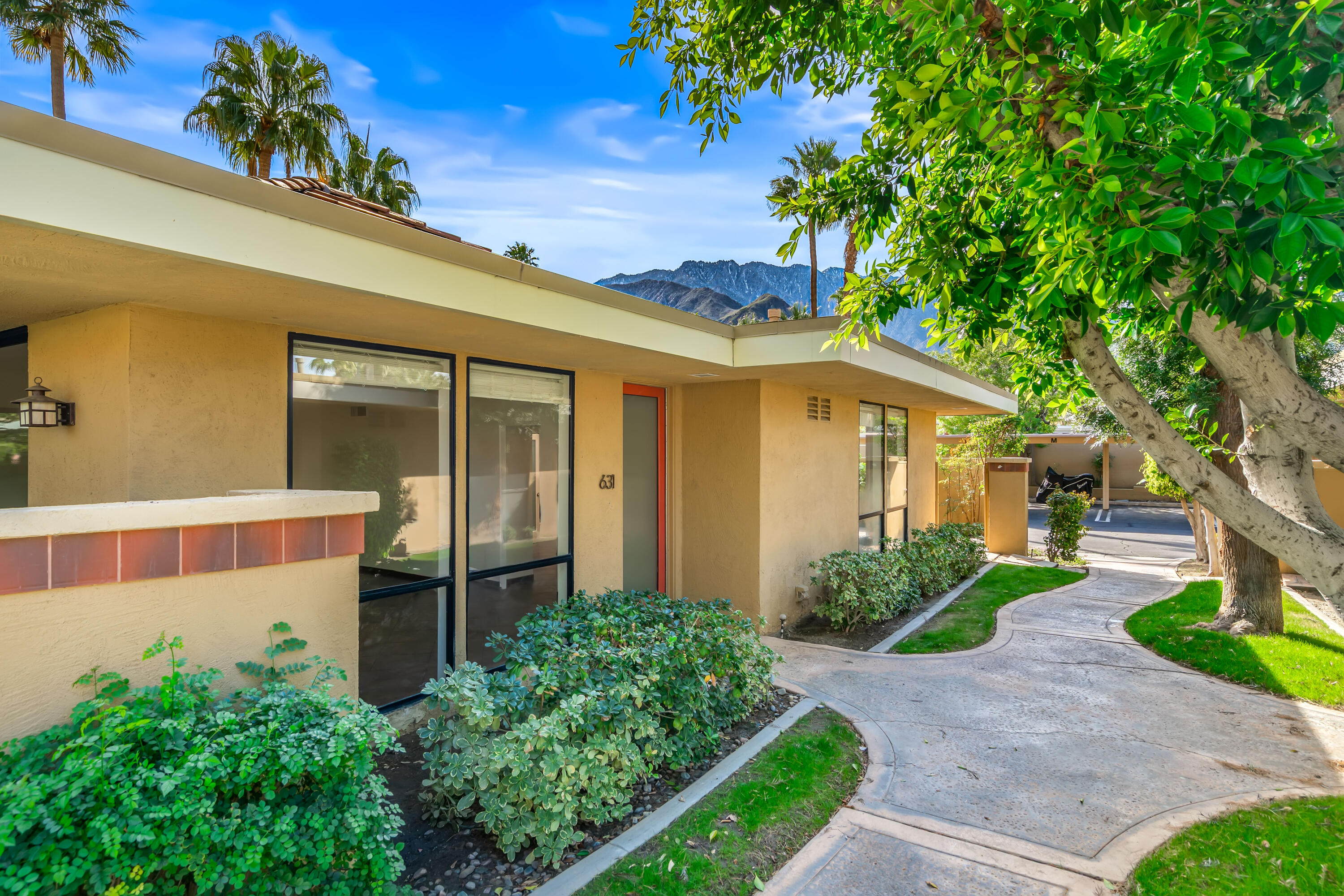 2501 N Indian Canyon DR Unit: 631