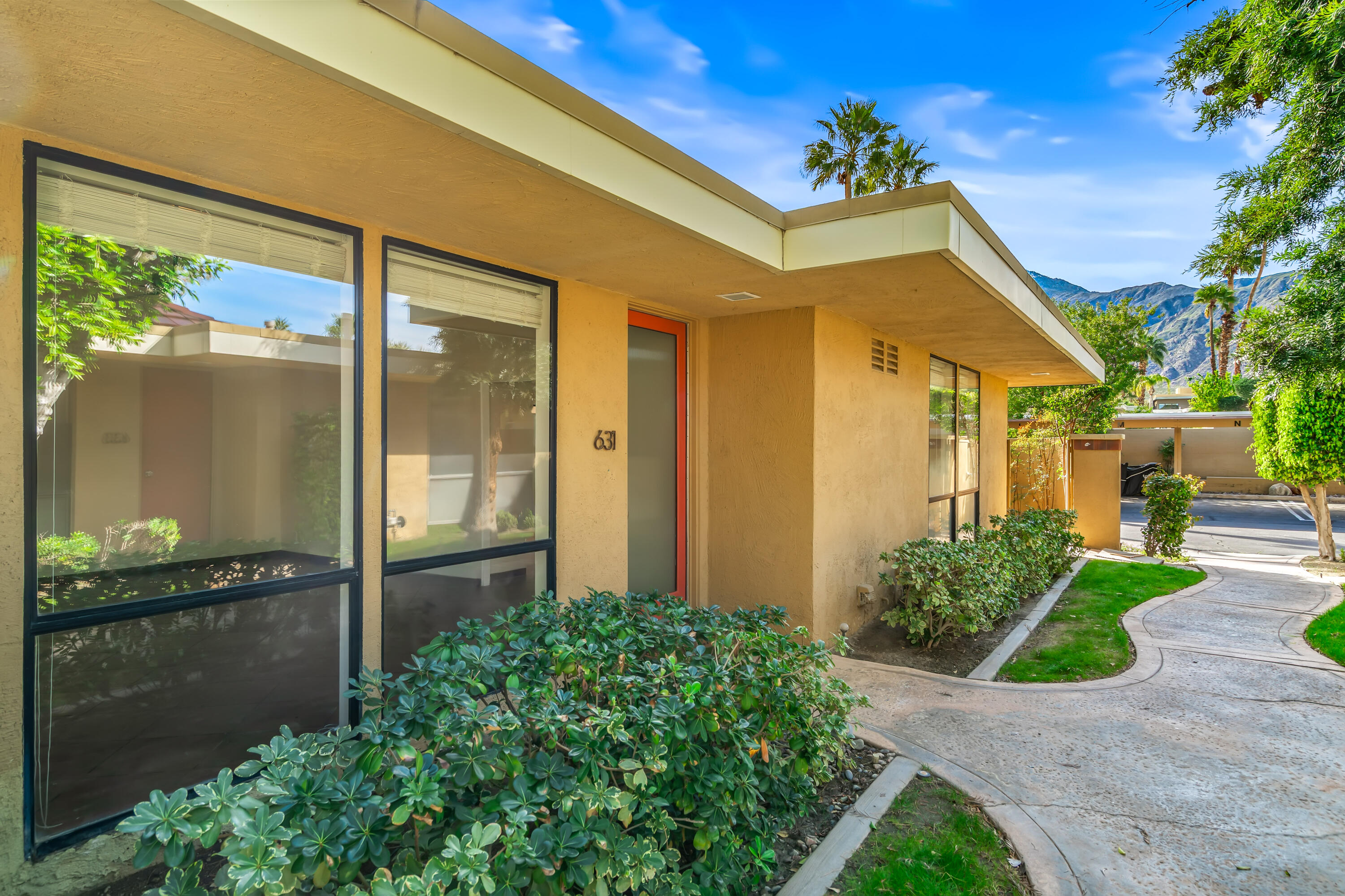 2501 N Indian Canyon DR Unit: 631
