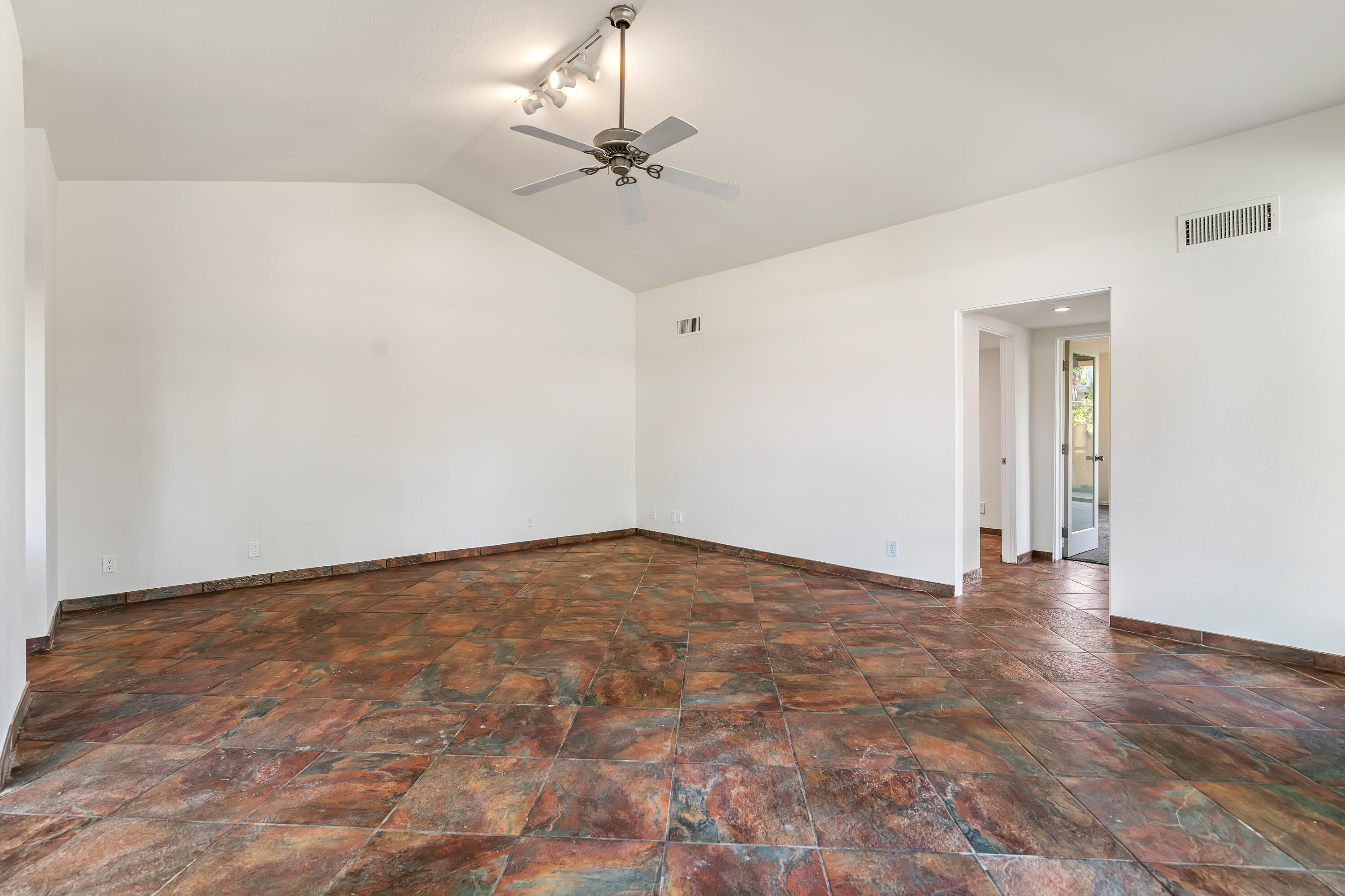 2501 N Indian Canyon DR Unit: 631