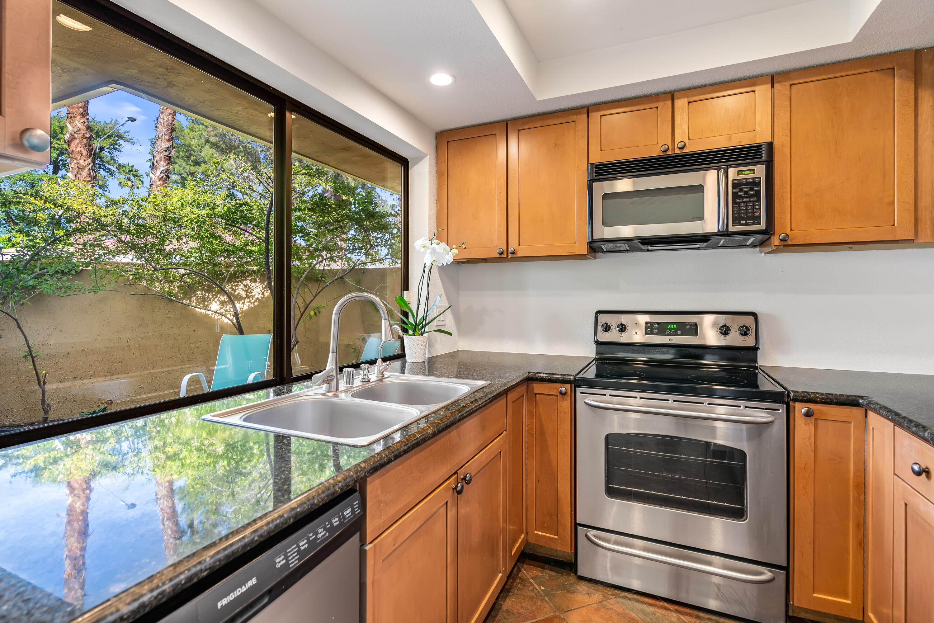 2501 N Indian Canyon DR Unit: 631