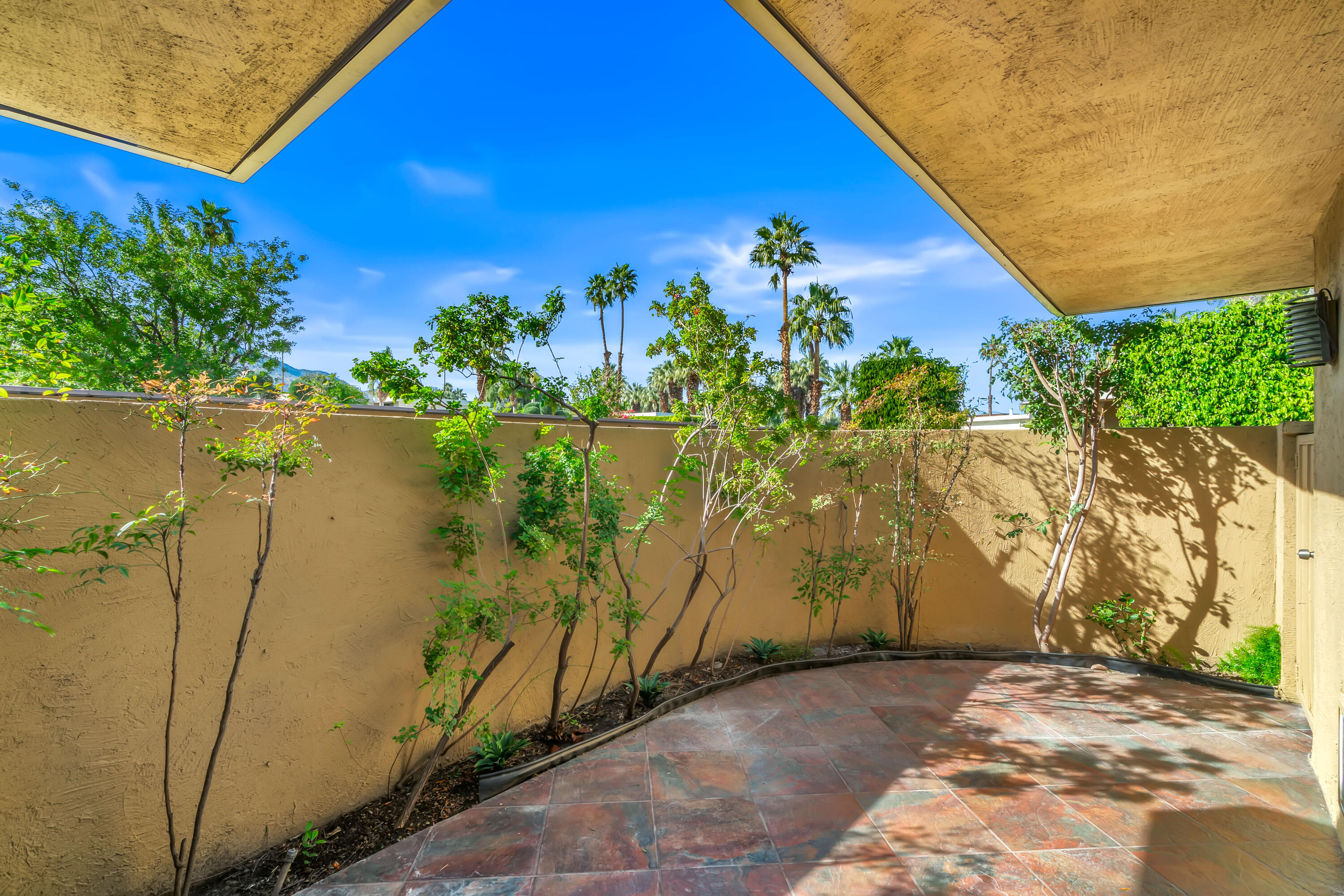 2501 N Indian Canyon DR Unit: 631