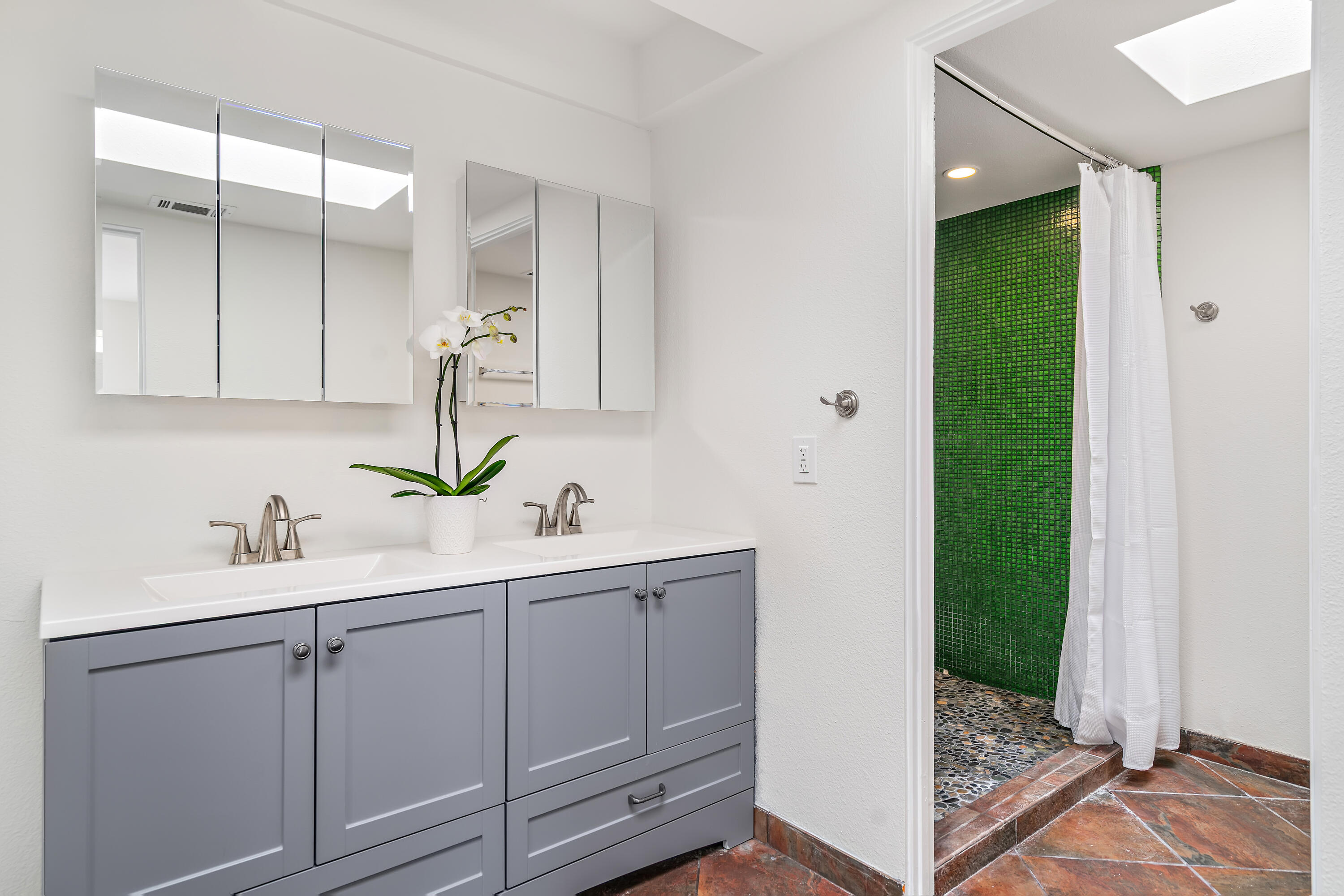 2501 N Indian Canyon DR Unit: 631