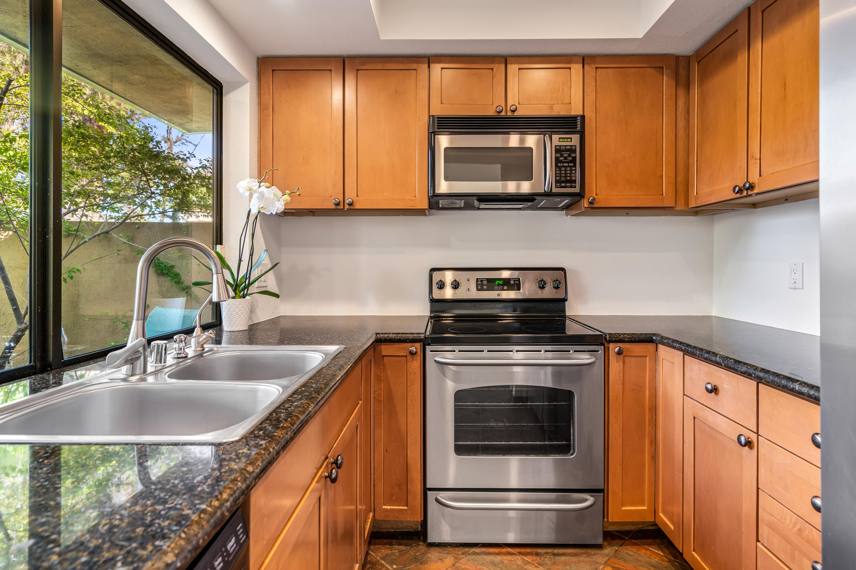 2501 N Indian Canyon DR Unit: 631