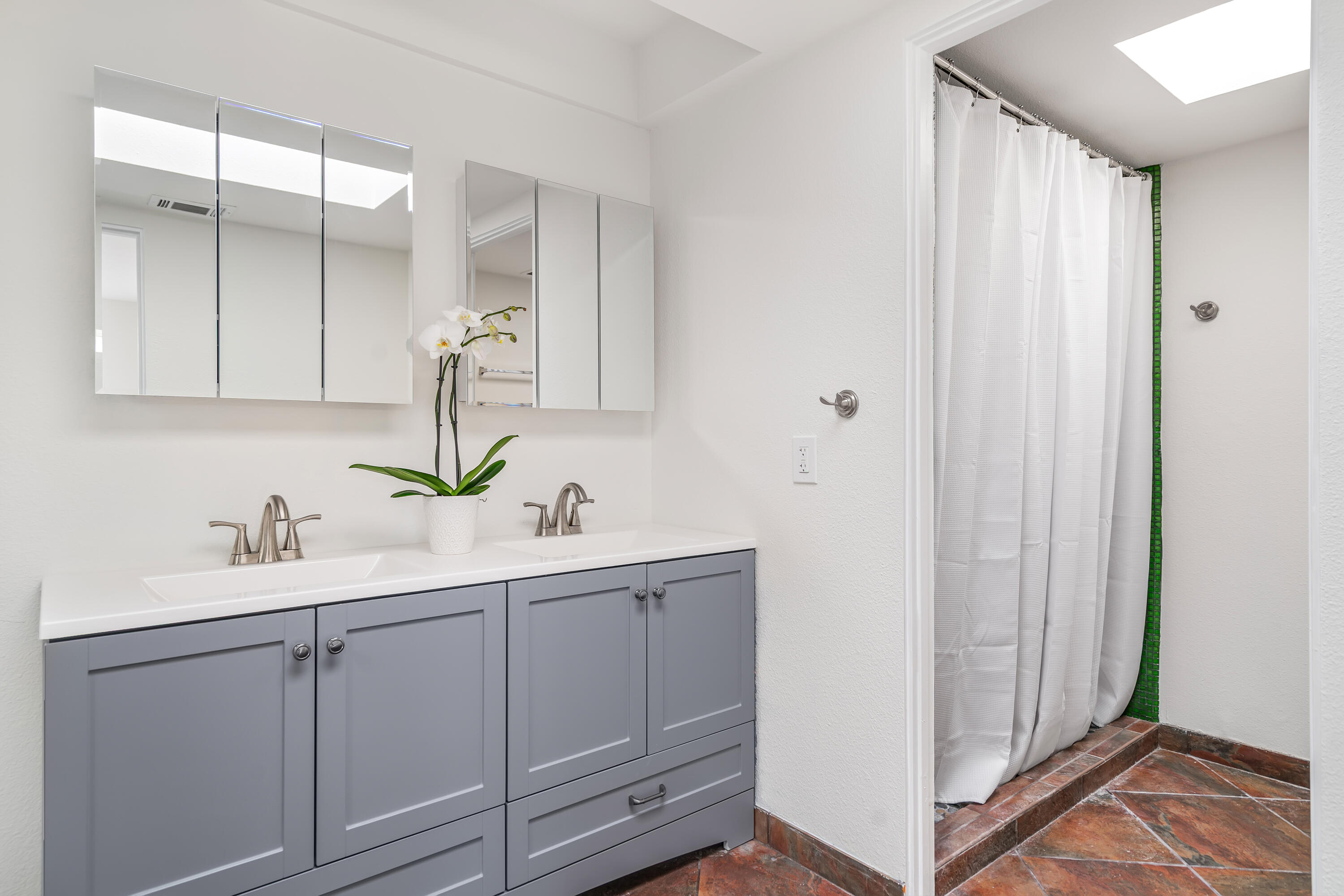 2501 N Indian Canyon DR Unit: 631