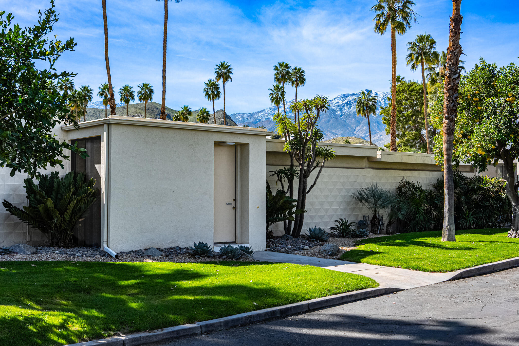 199 Desert Lakes DR