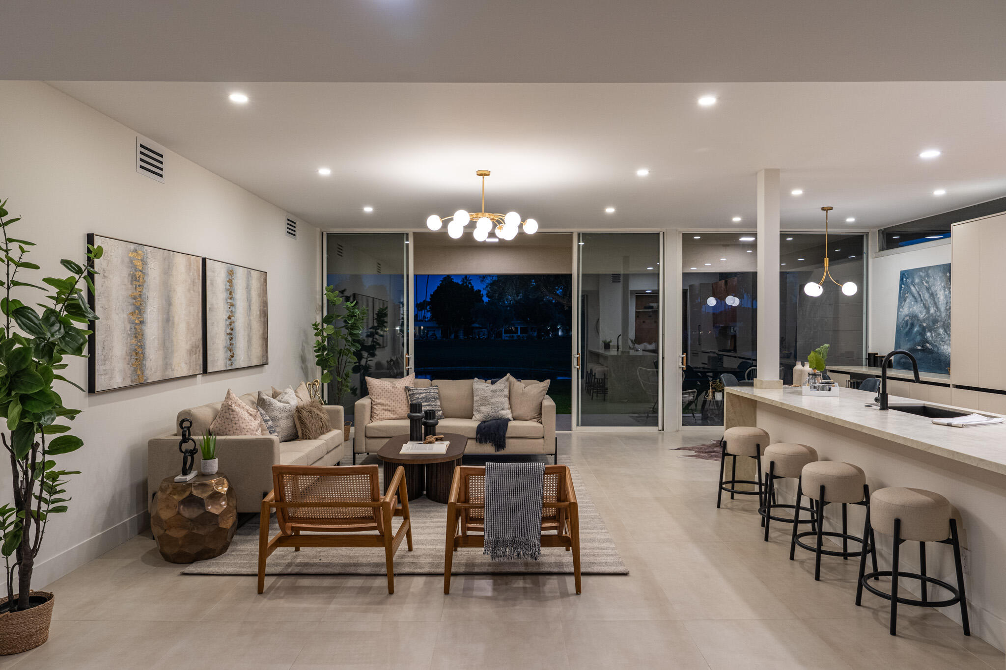 83 Westlake CIR