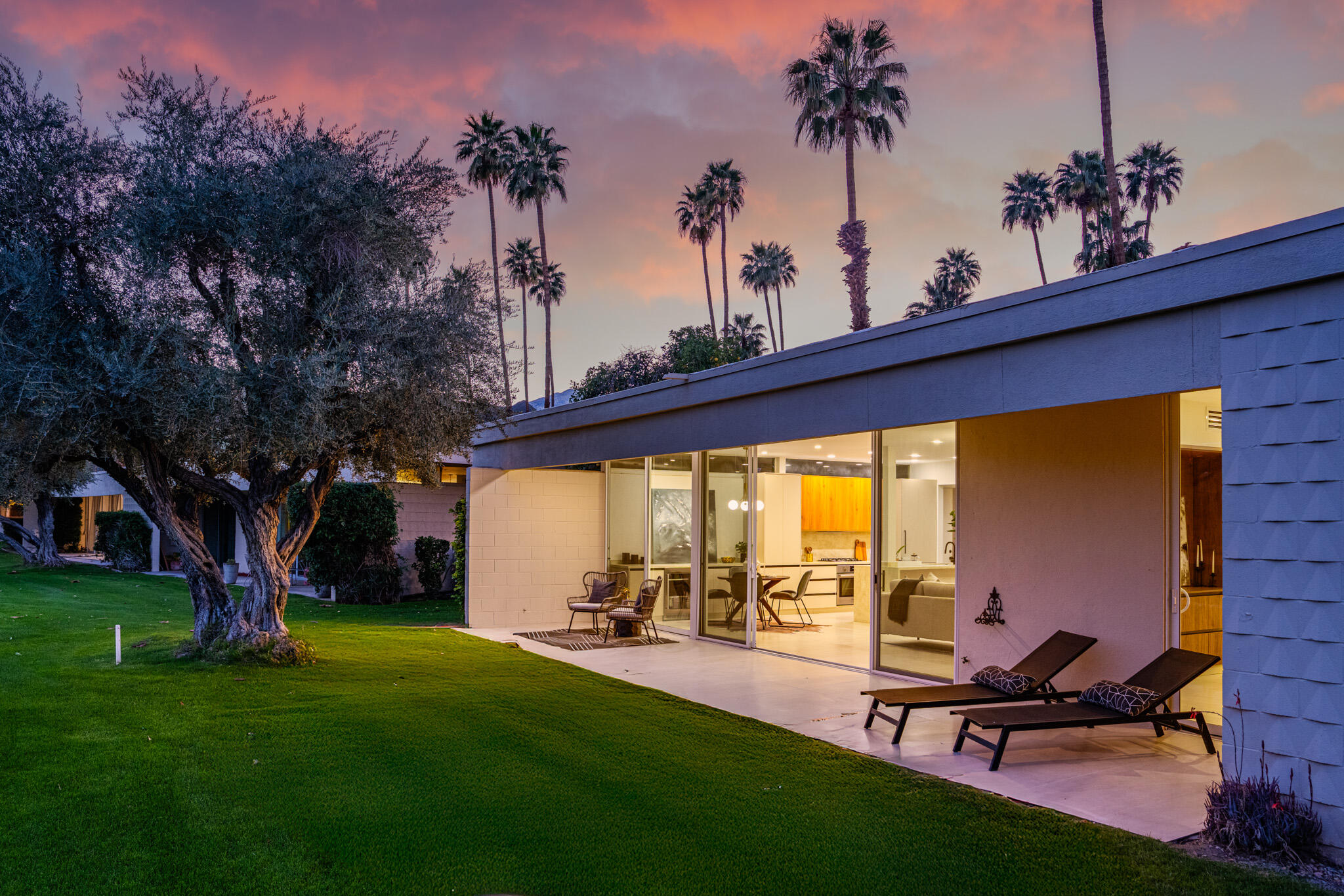 83 Westlake CIR