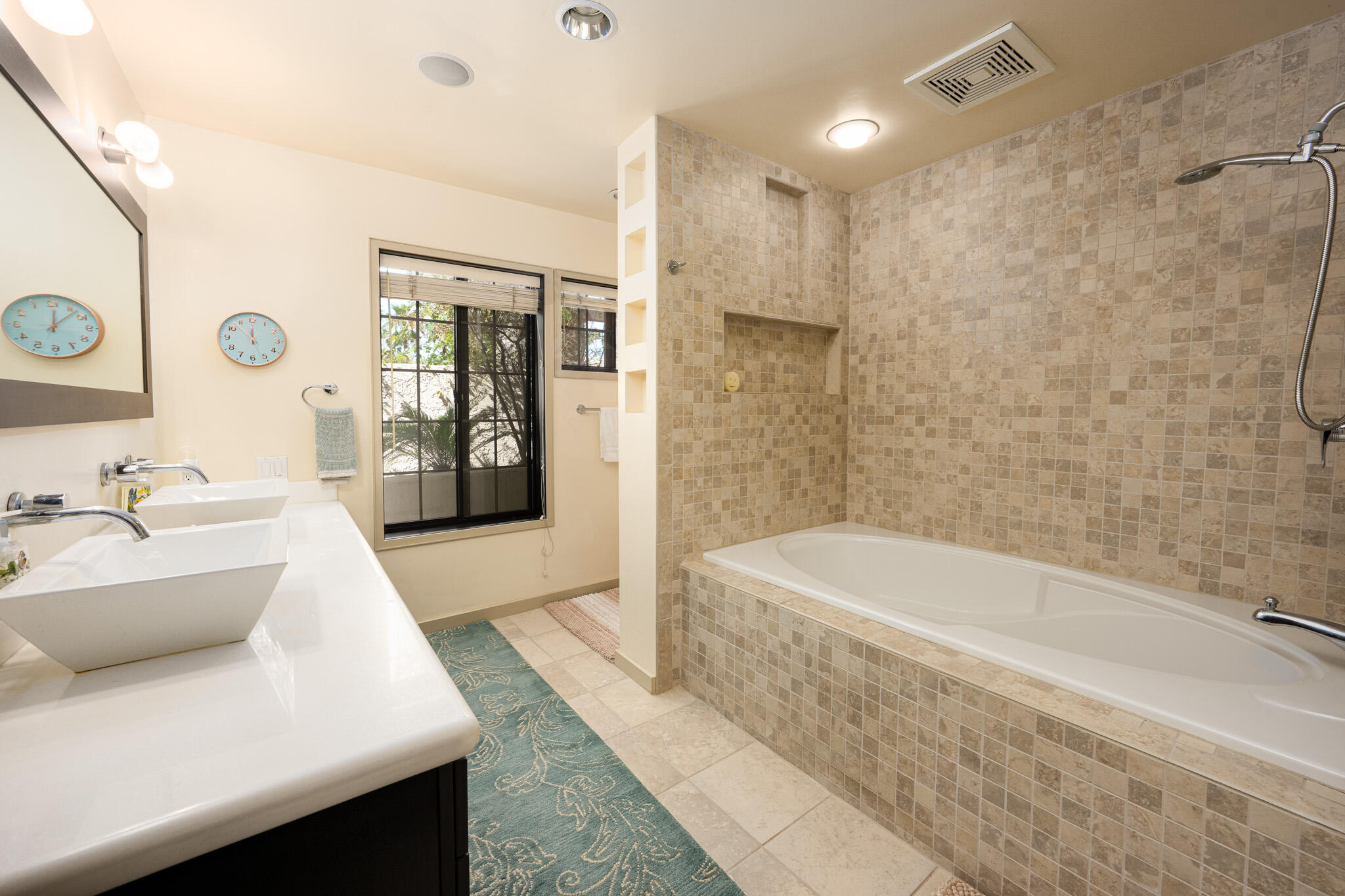 2345 S Cherokee WAY Unit: 105