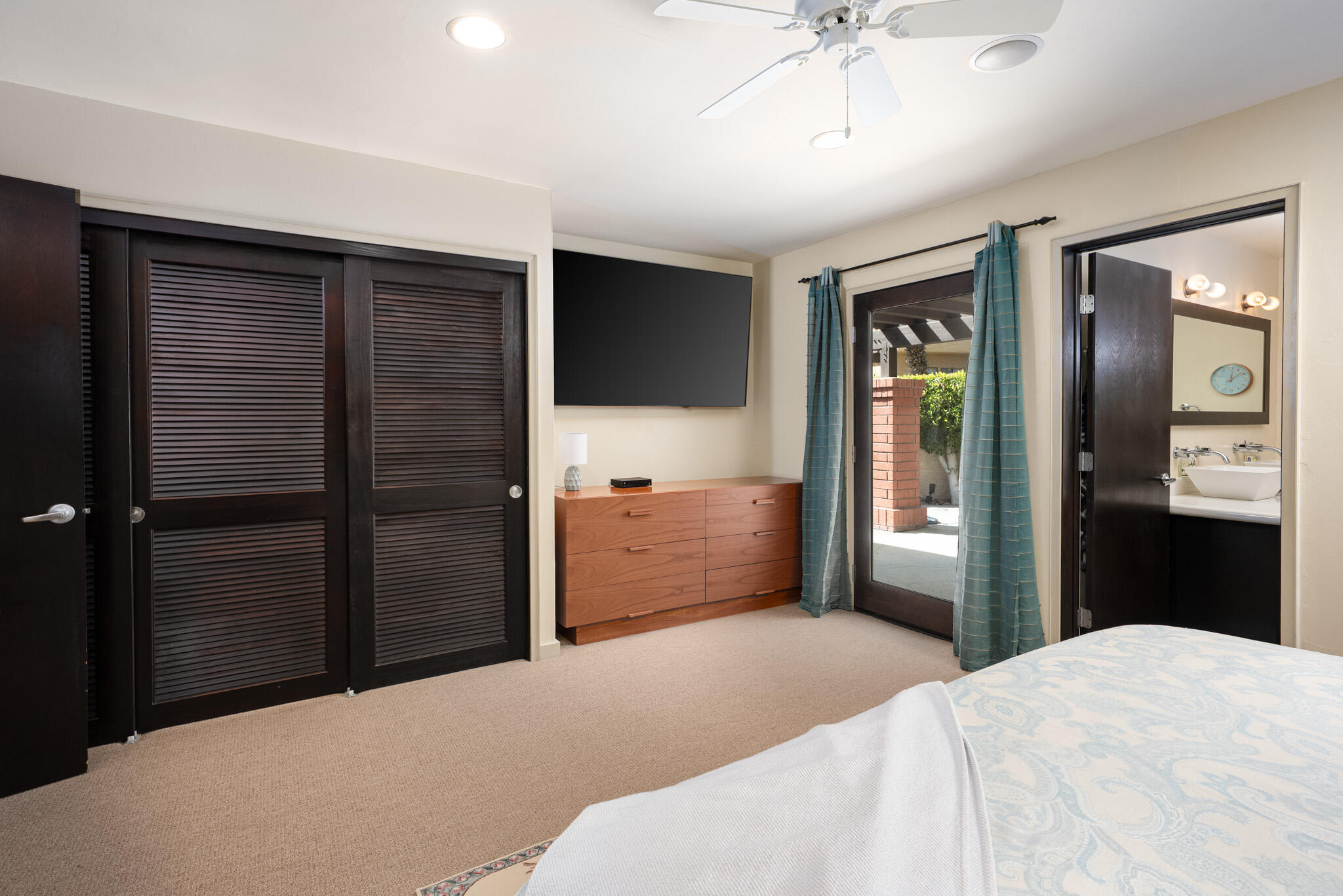 2345 S Cherokee WAY Unit: 105