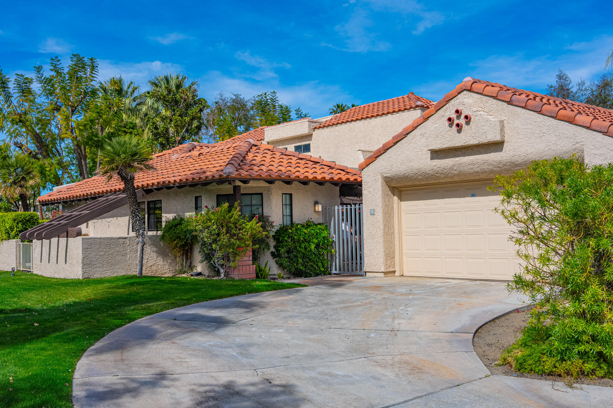 2345 S Cherokee WAY Unit: 105