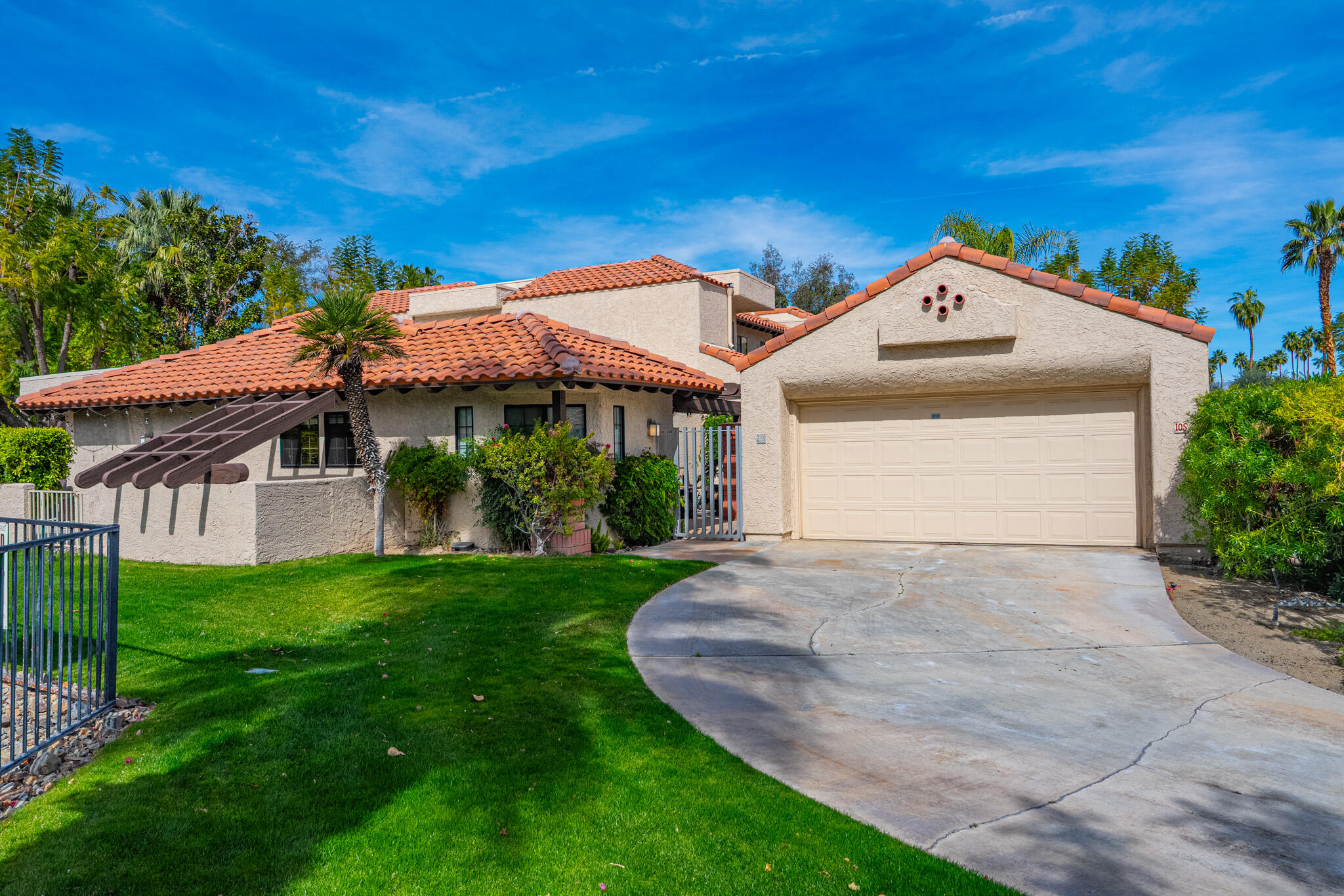 2345 S Cherokee WAY Unit: 105