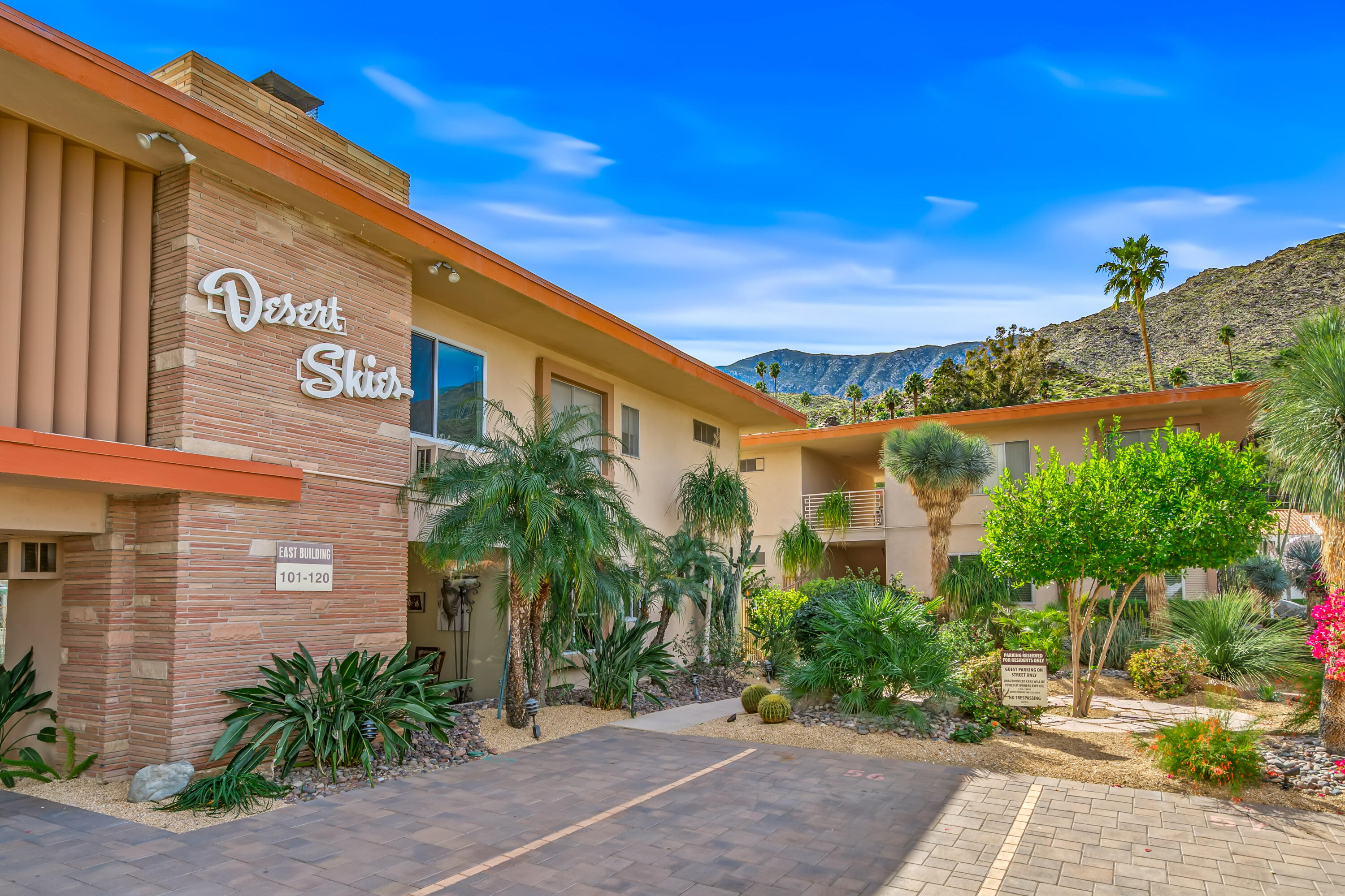 2290 S Palm Canyon DR Unit: 17