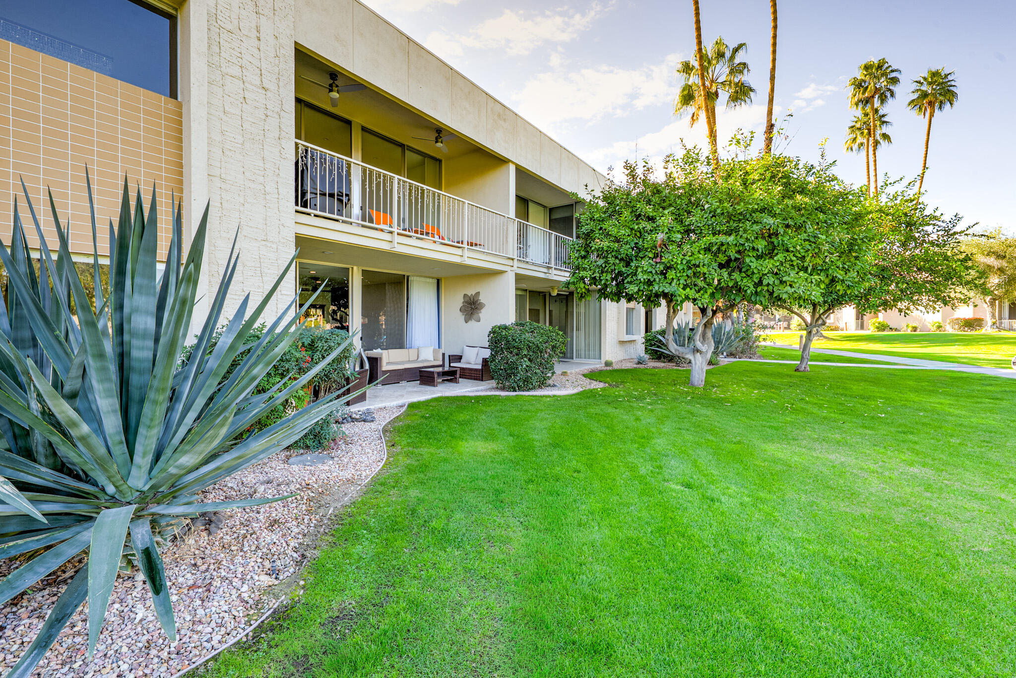 449 Desert Lakes DR