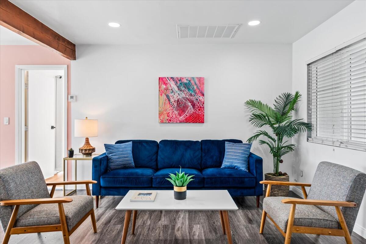 359 W Bon Air DR