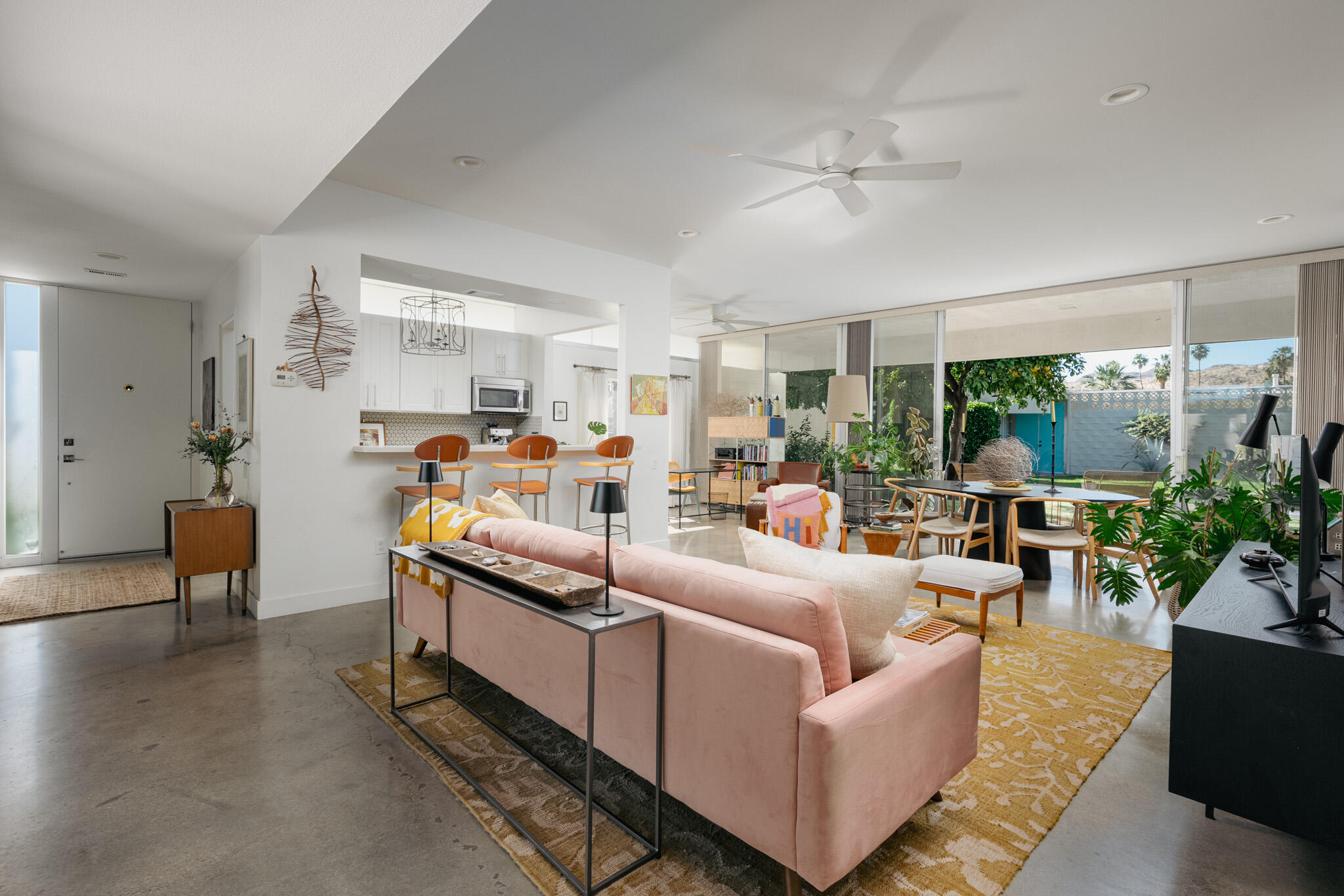338 Desert Lakes DR