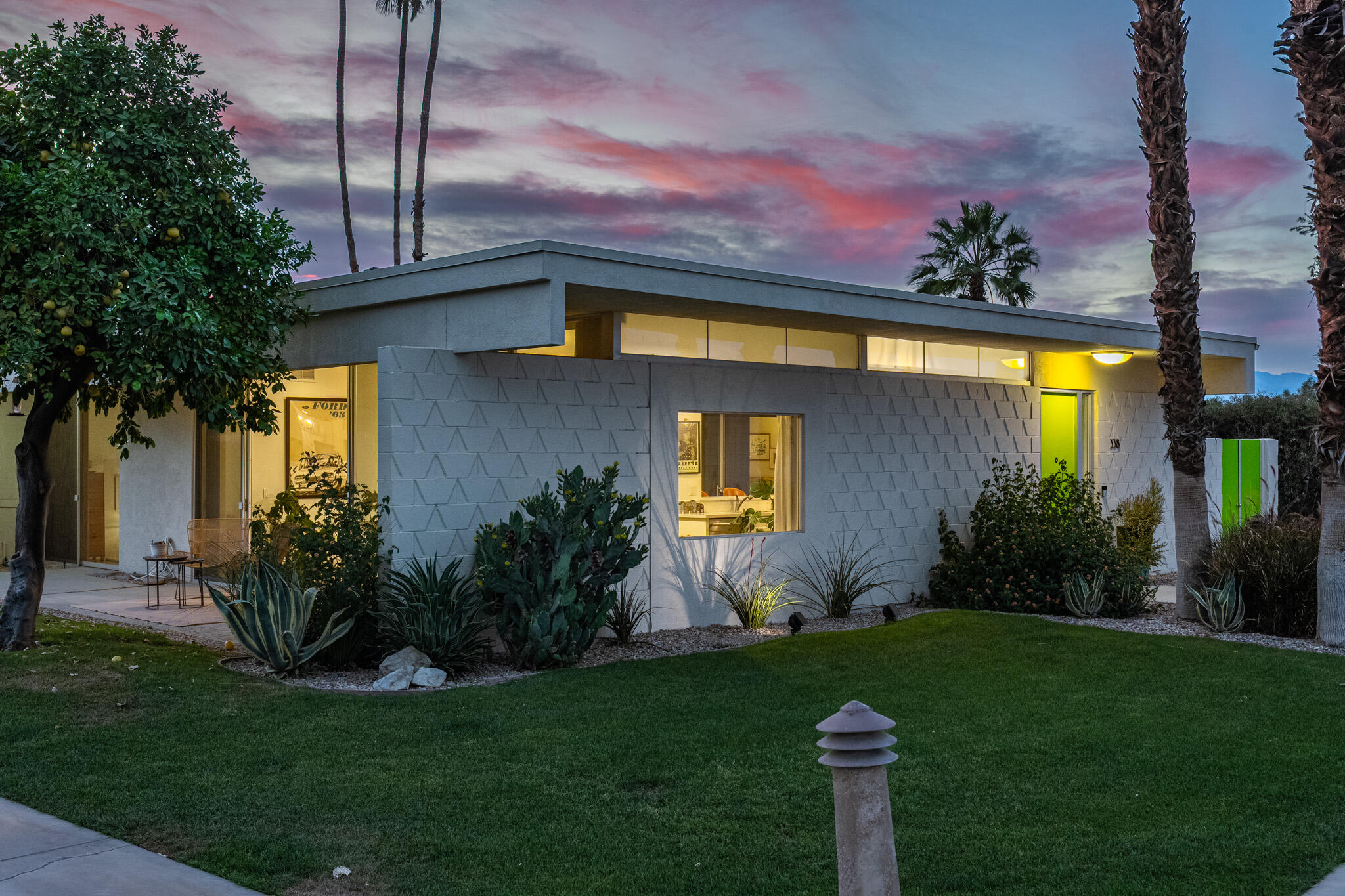 338 Desert Lakes DR