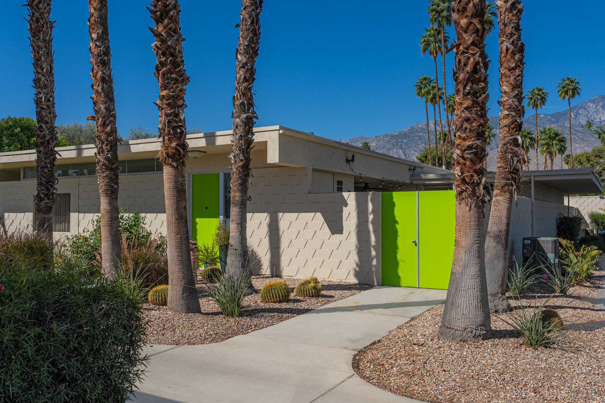 338 Desert Lakes DR