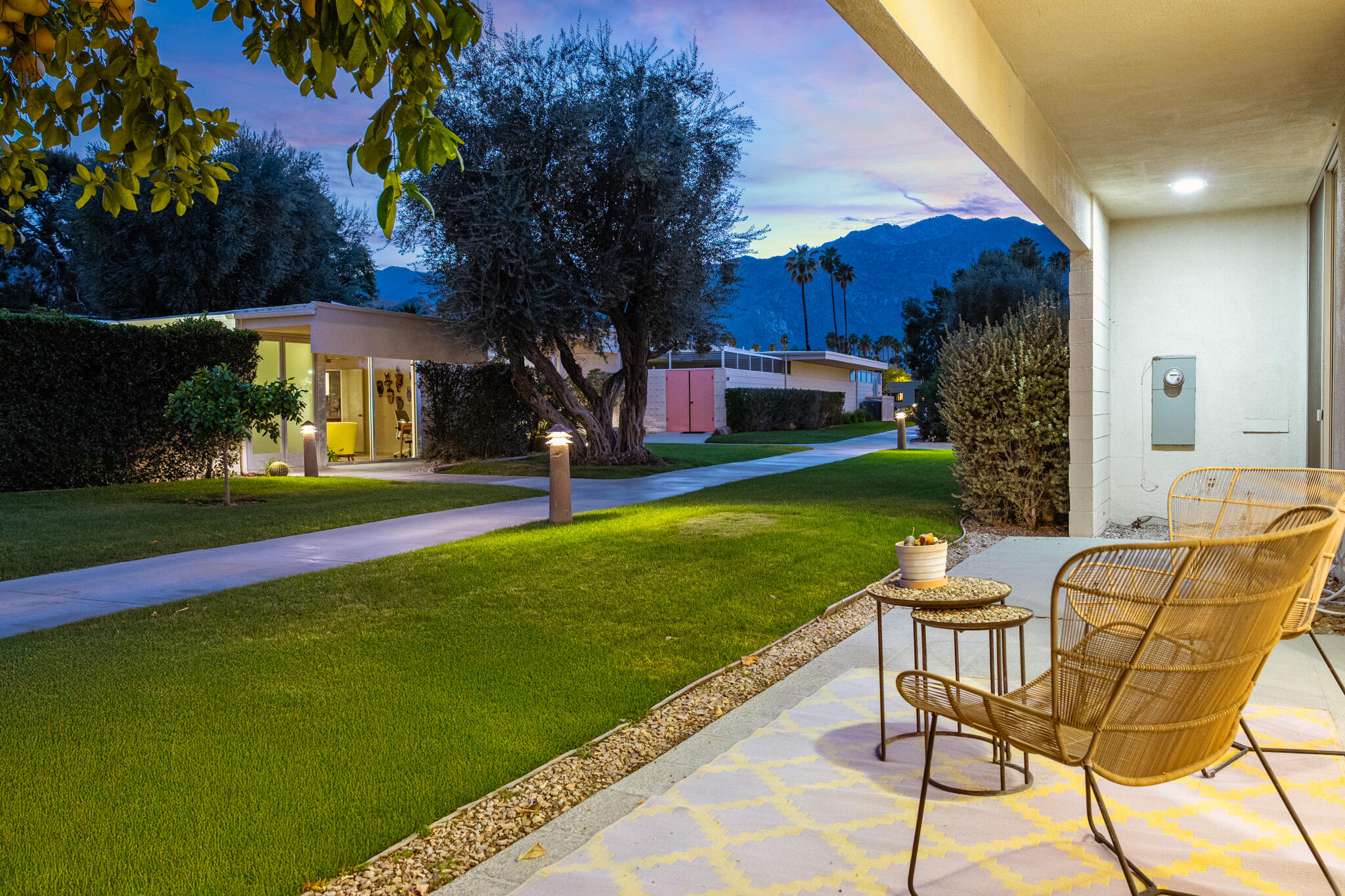 338 Desert Lakes DR