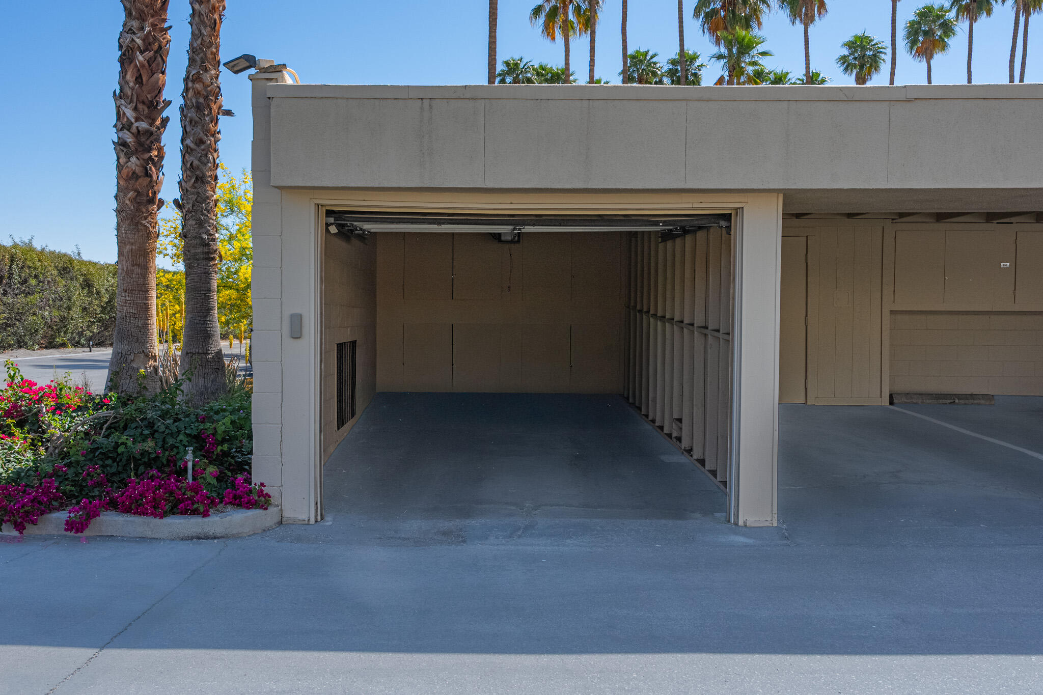 338 Desert Lakes DR