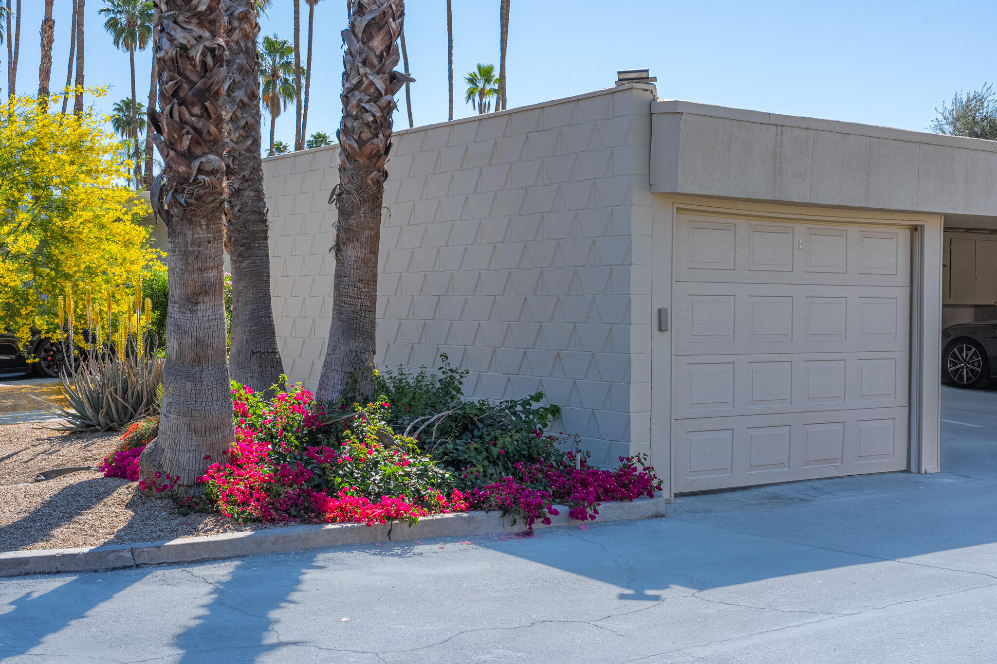 338 Desert Lakes DR
