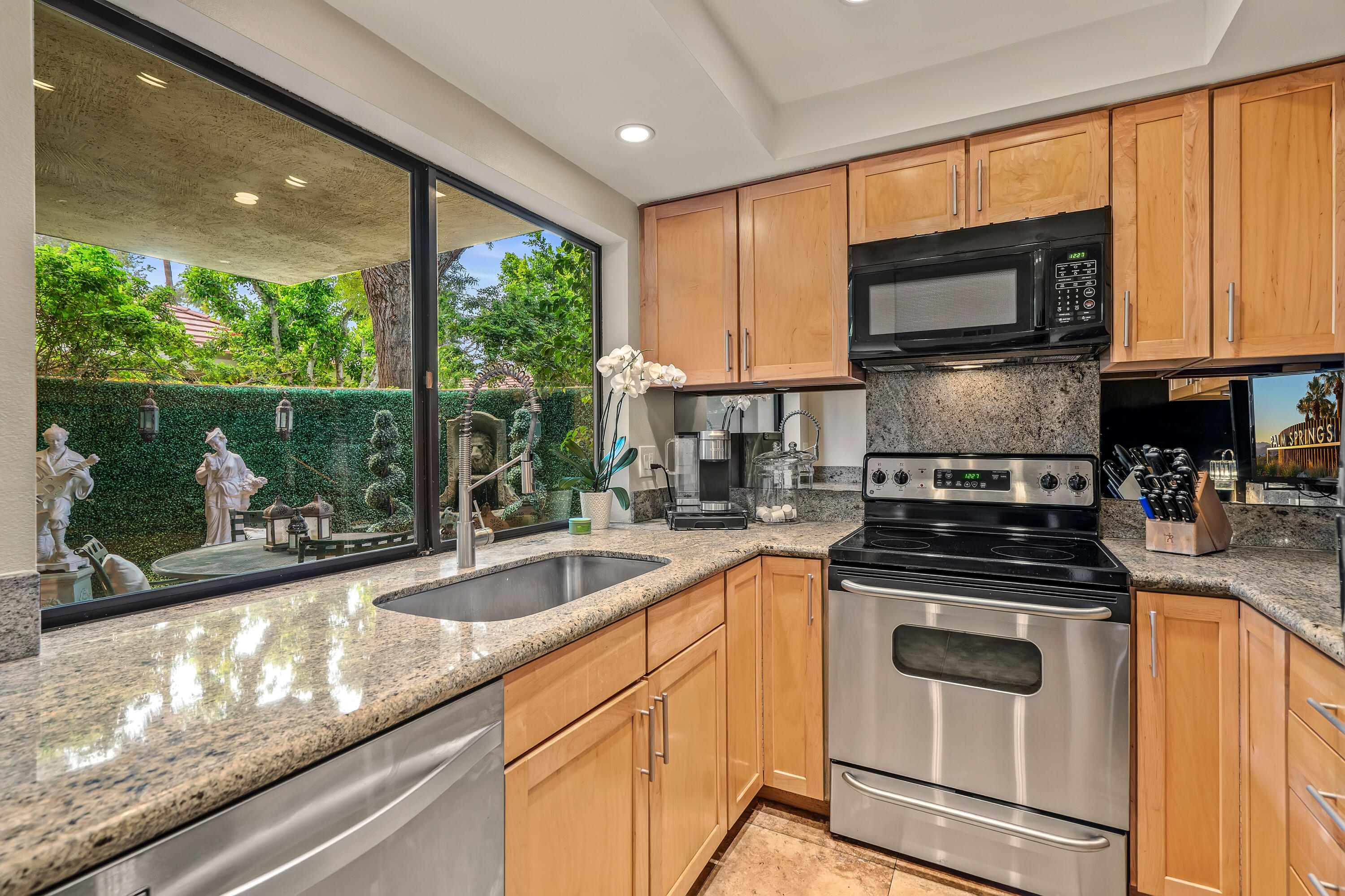 2501 N Indian Canyon DR Unit: 603